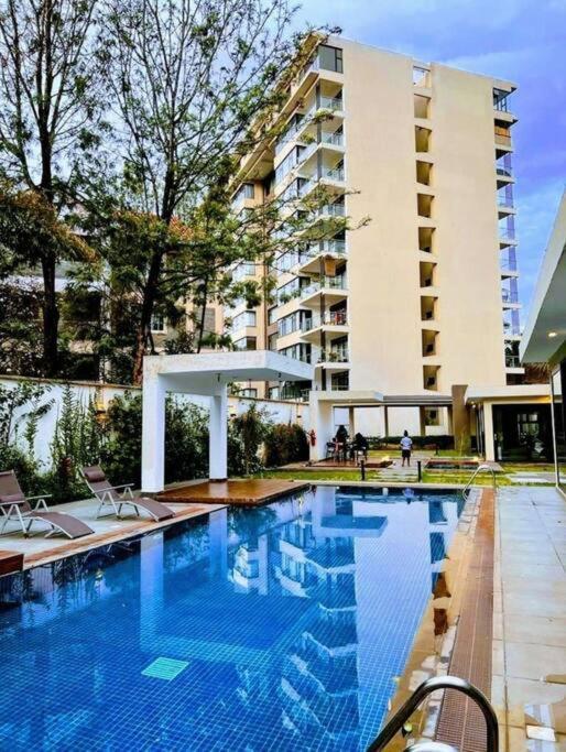 Avana Petit Lavington
