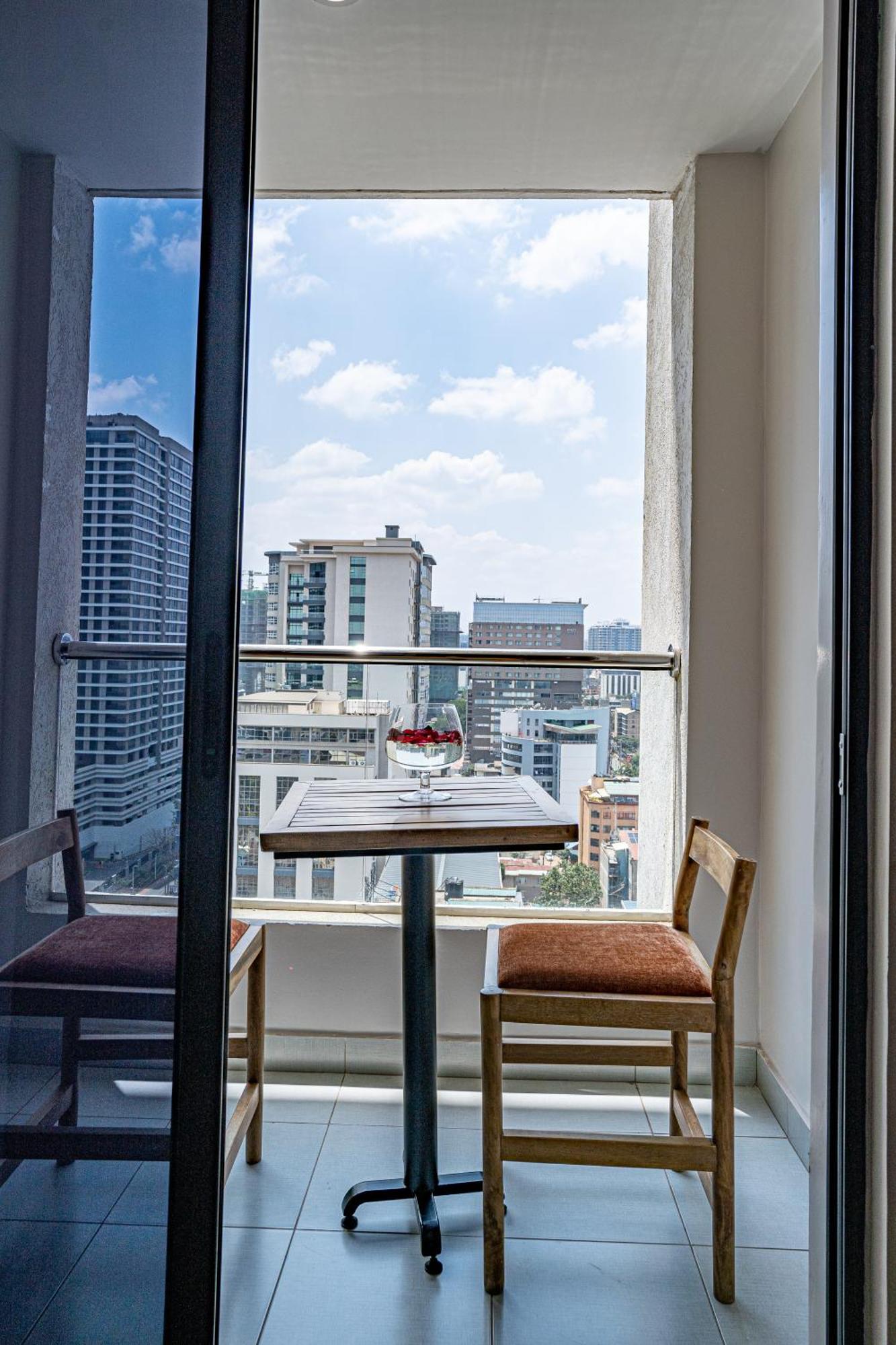 Elite One Bedroom Apartment,swimming Pool, Gym, Workspace ,wonderiss Homes Close Proximity To Gtc, Jw Mariott And Kempinski Apartment *