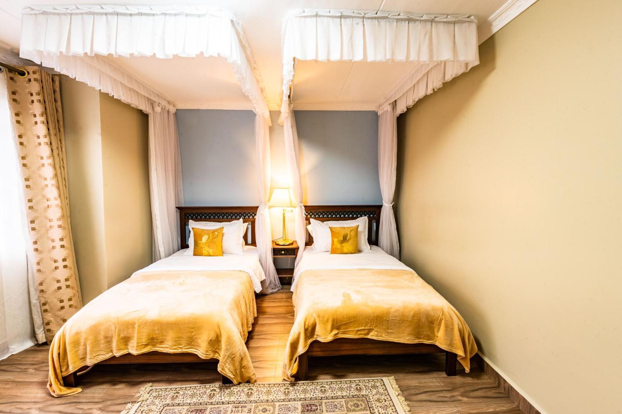 Homestay Teresita Karen-giraffe Site Nairobi