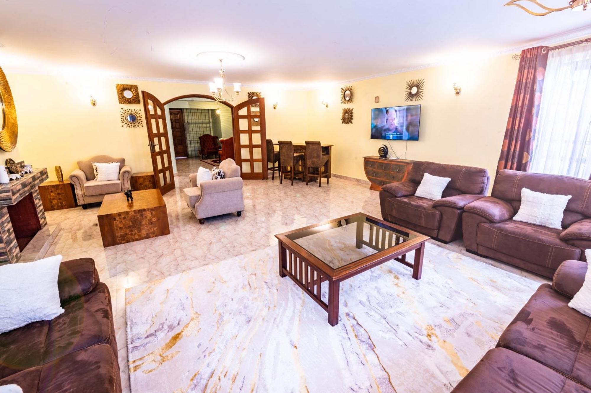Teresita Karen-giraffe Site Homestay *
