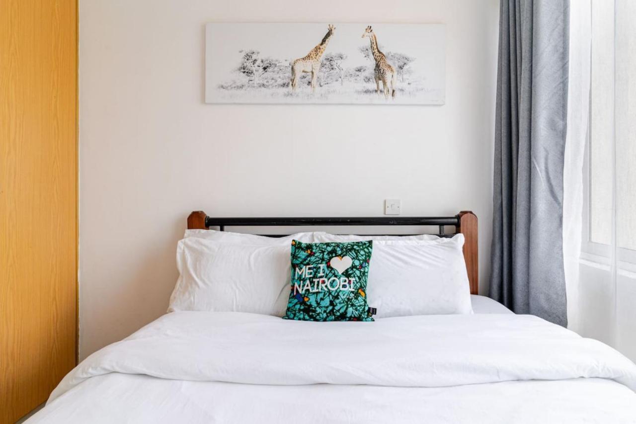 The Ultimate Escape With Pool, Gym , Fast Wifi And Netflix Apartment *