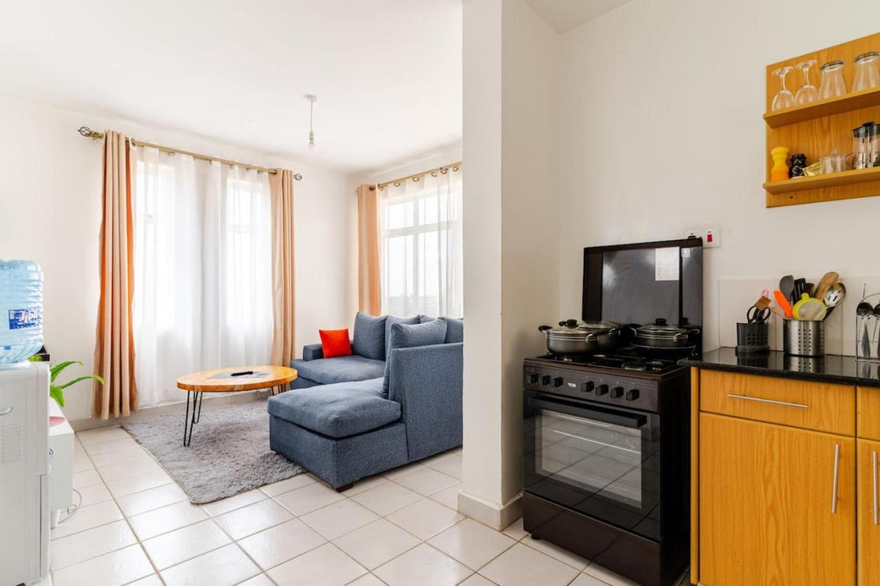 The Ultimate Escape With Pool, Gym , Fast Wifi And Netflix *