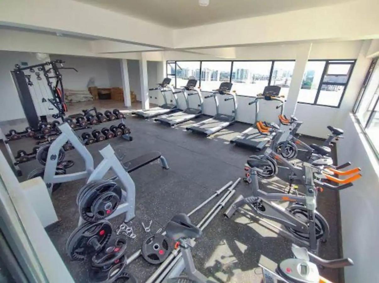 1br With Gym, King Bed ,city Views And Prime Location Apartment *