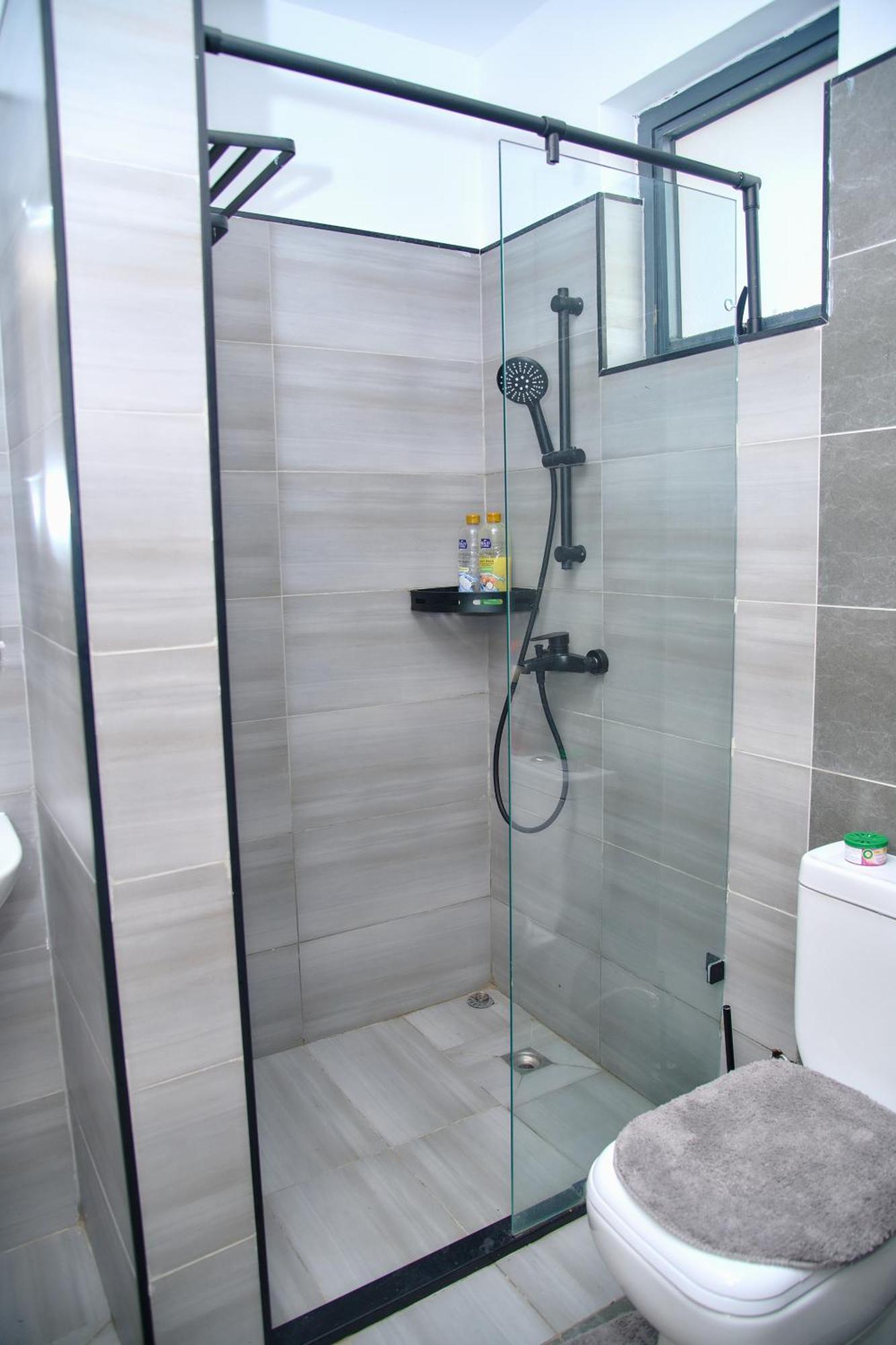 Modern Near Airport With Swimming Pool *