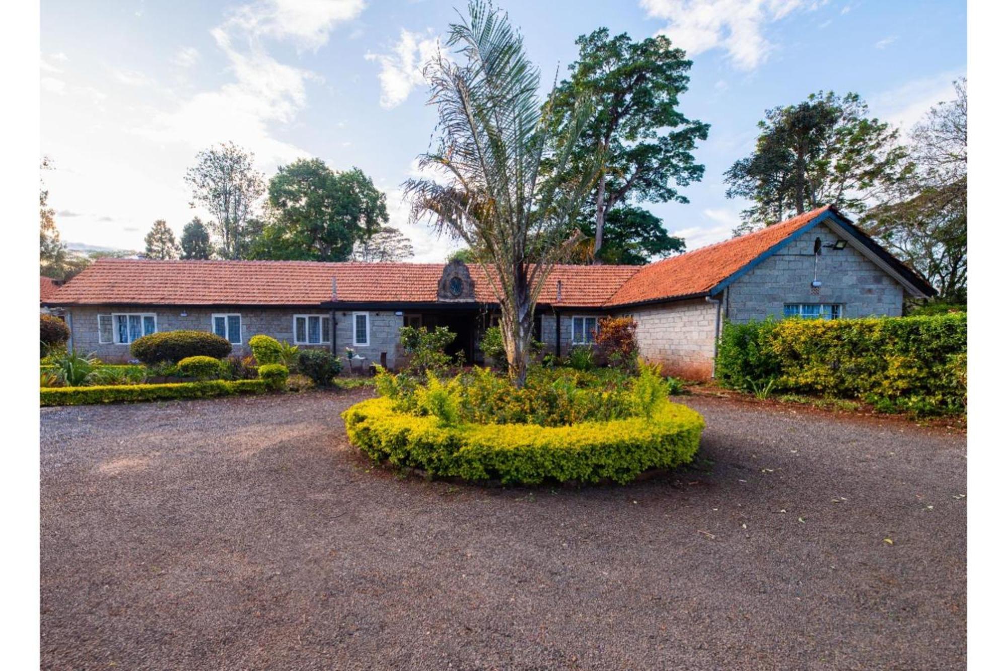 Kongoni House Hotel *