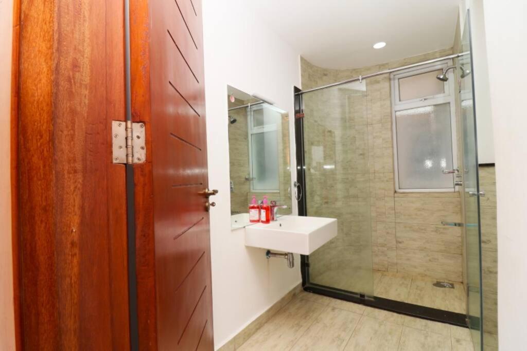 Apartment Elegant 2 Bed In Kilimani With Balcony Views