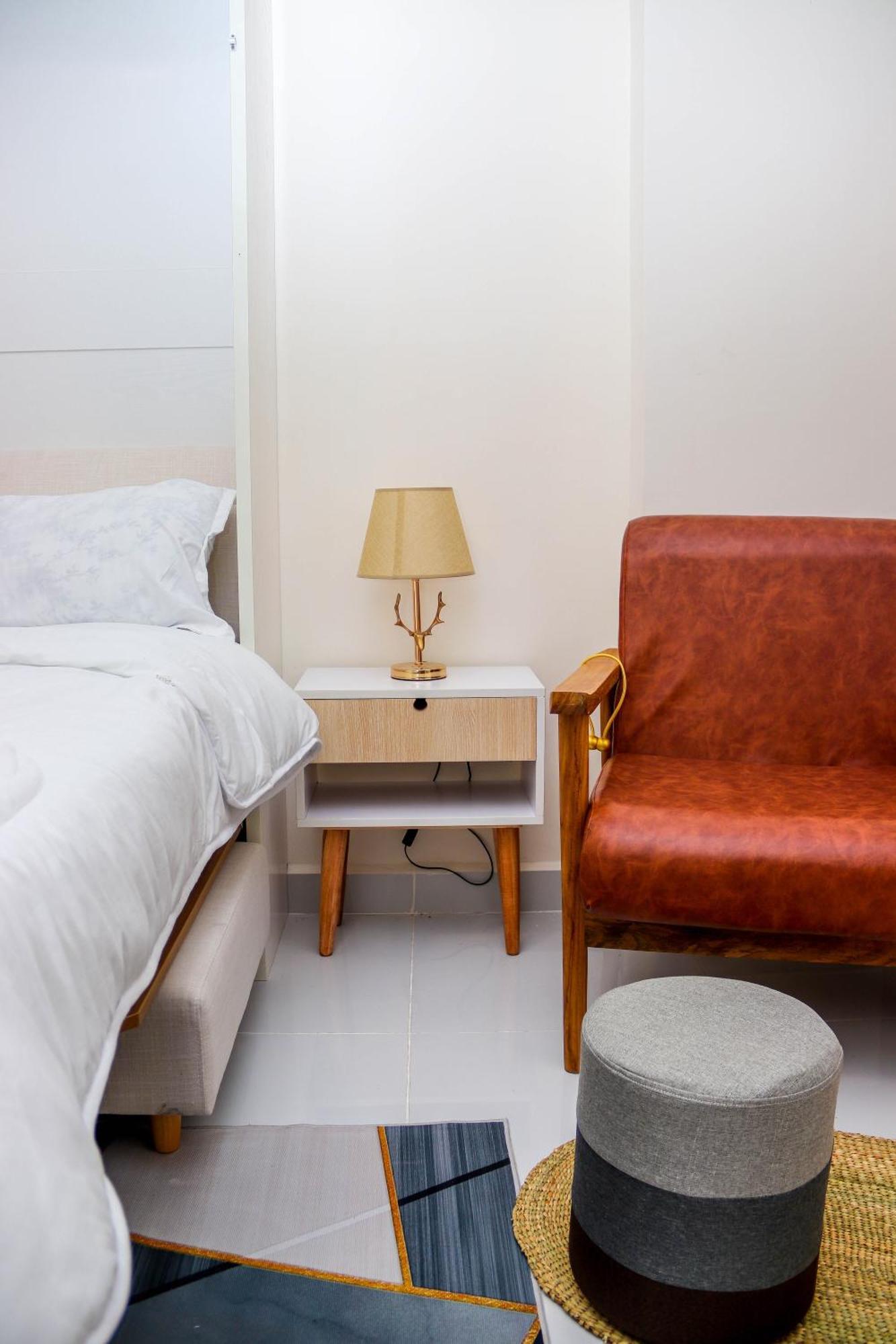 Lux Jkia Airport View Apartment