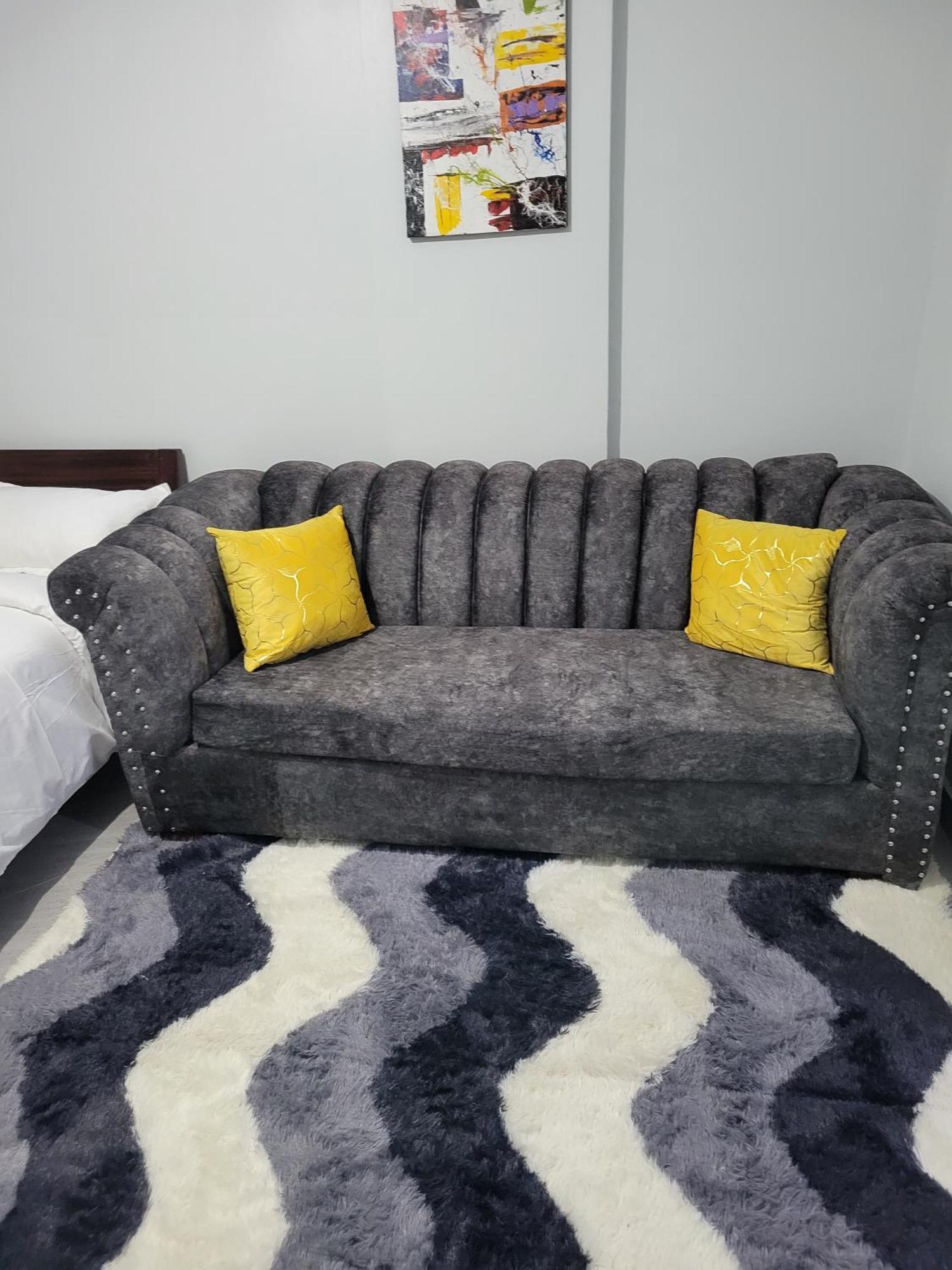 Vivi Gray ,muthiga, Waiyaki Way Nairobi