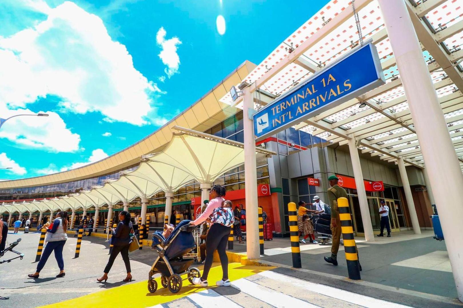 Lux Jkia Airport View Apartment