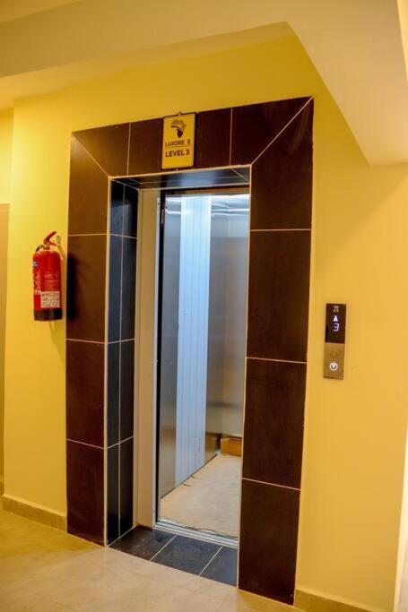 Lux Jkia Airport View Apartment
