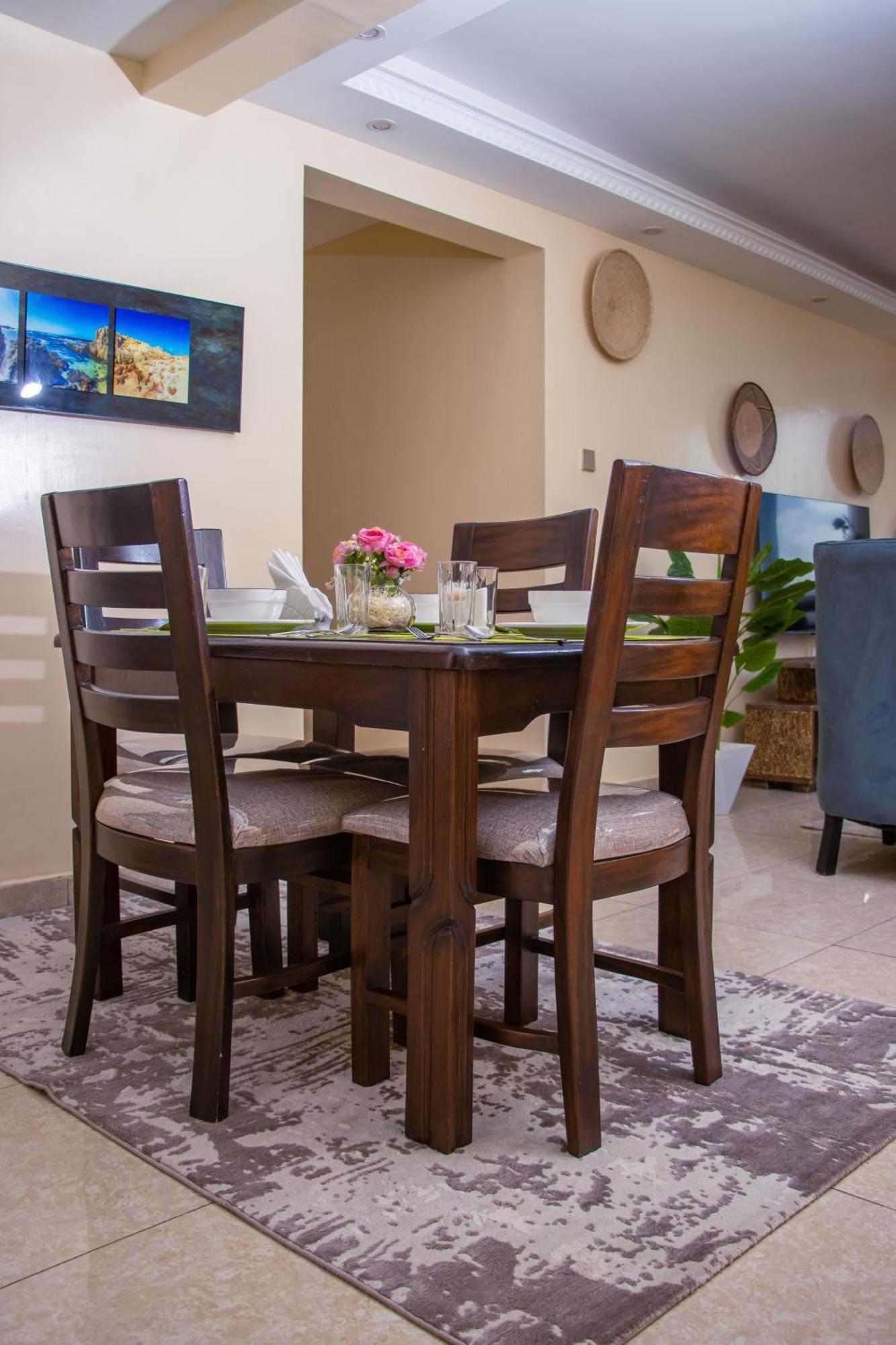 Kaisa Gardens, Away From Apartamento