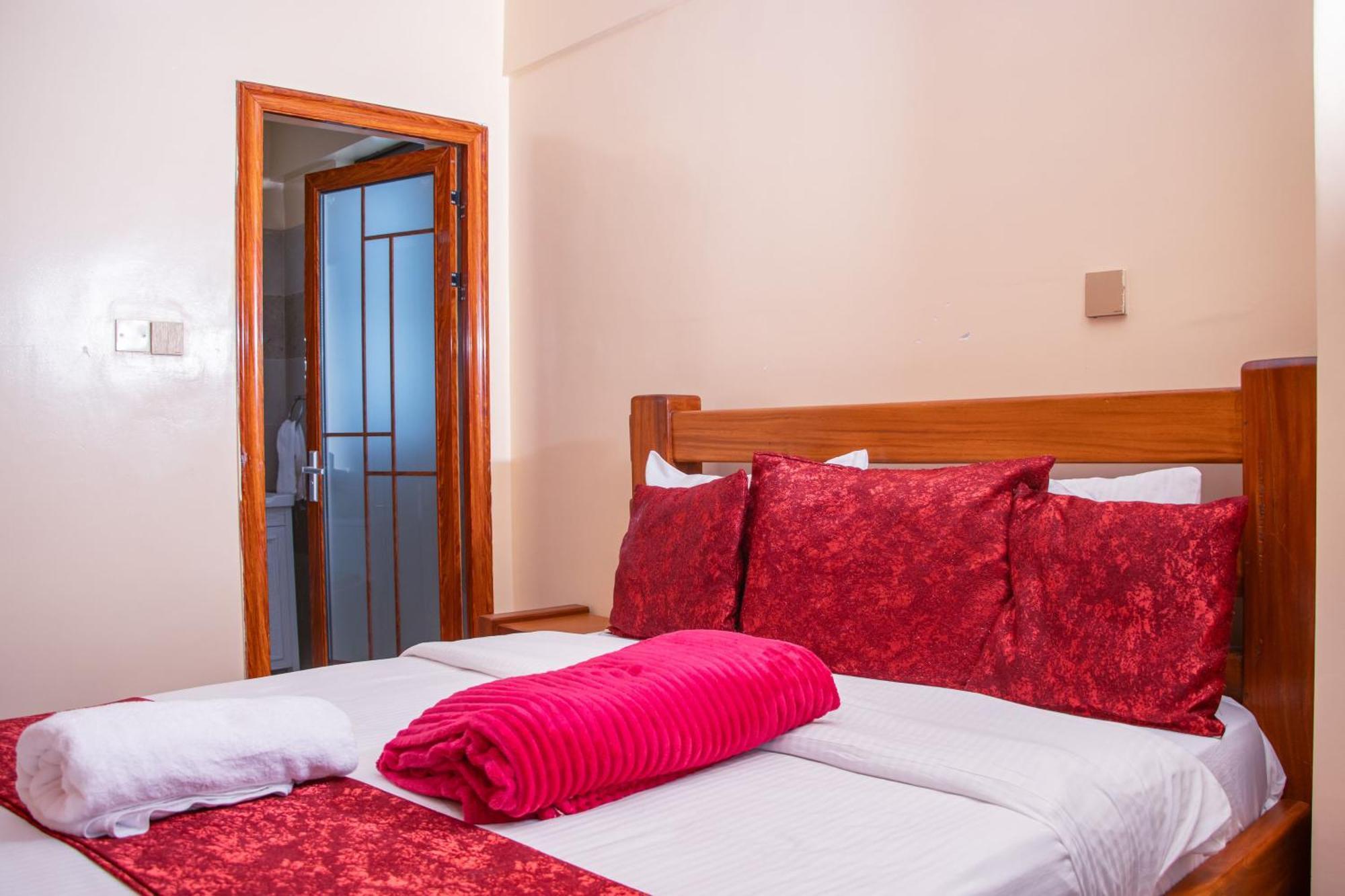 Kaisa Gardens, Away From Apartamento