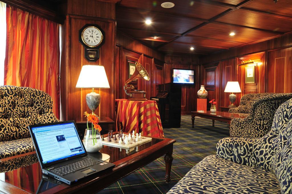 Ledger Plaza Hotel 3*