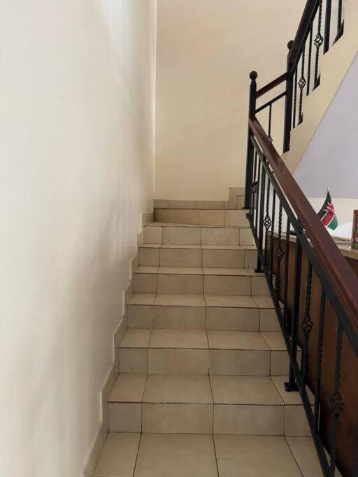 Pousada Exquisite 4-bedroom In Prime Gated Community Nairobi