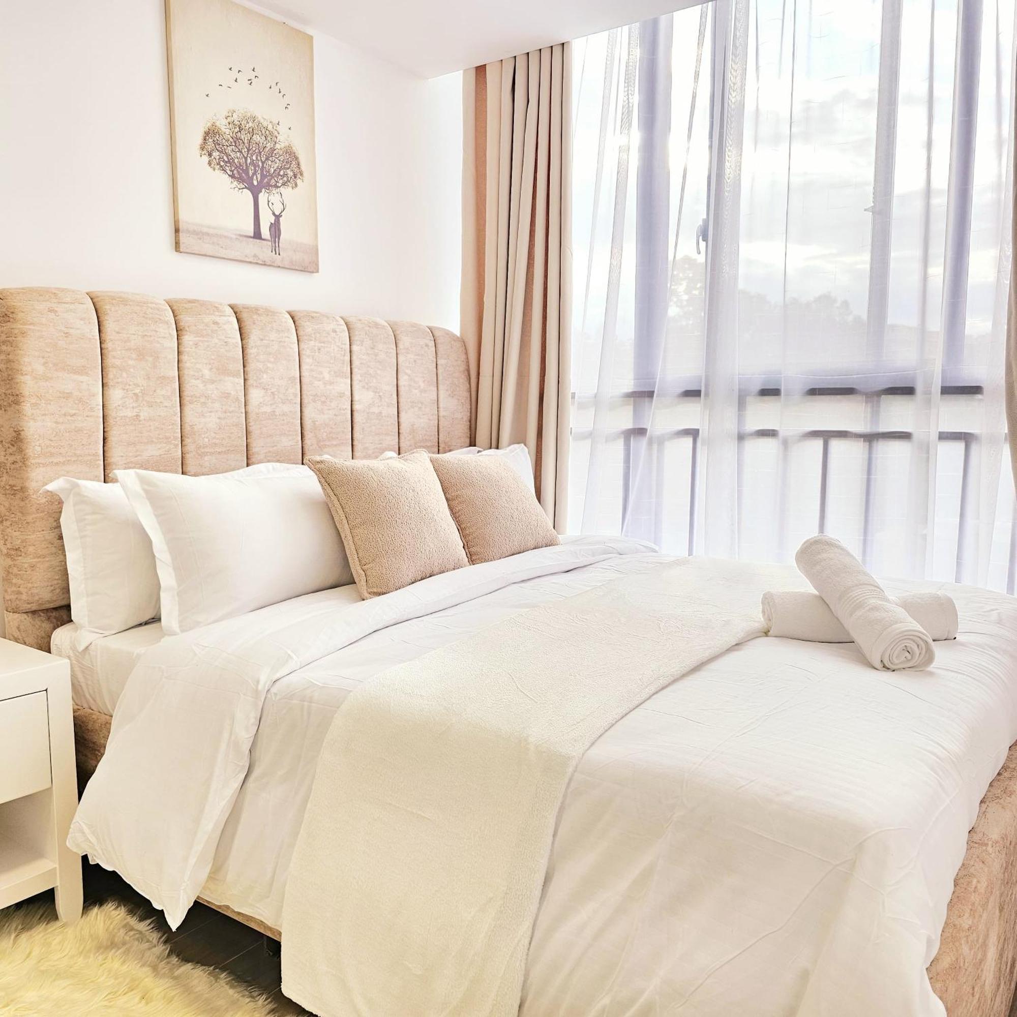 Chic 1-bedroom At Riverside Drive! B's Modern Comforts Apartment *