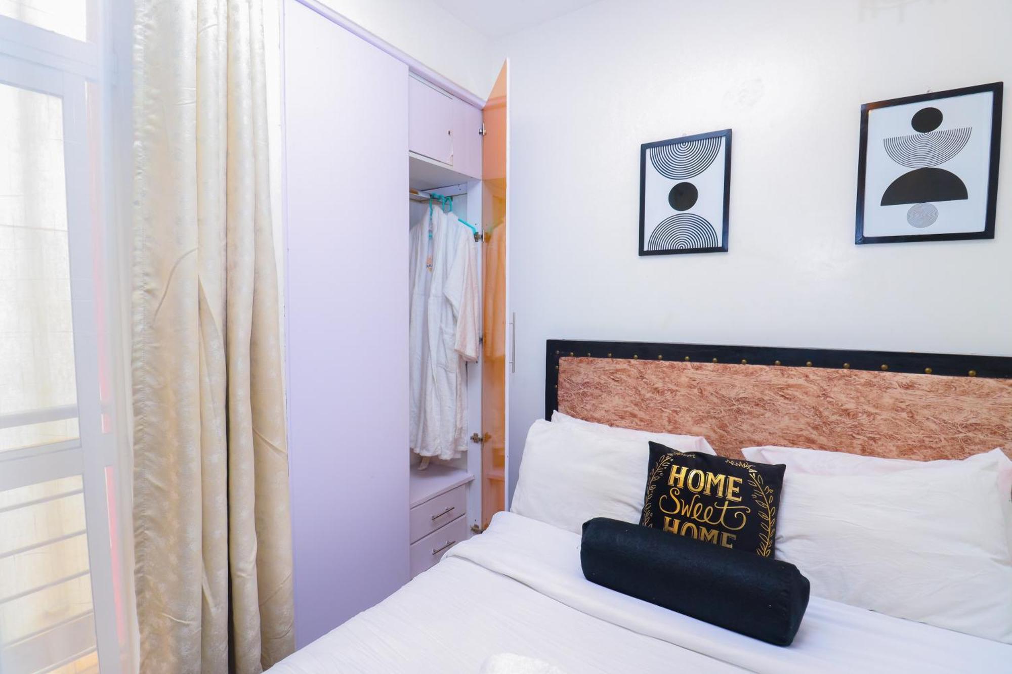 Ngong Road Studio, Racecourse Gardens With Free Parking, Netflix & Pool, Pearl2 Unit Bed & Breakfast *
