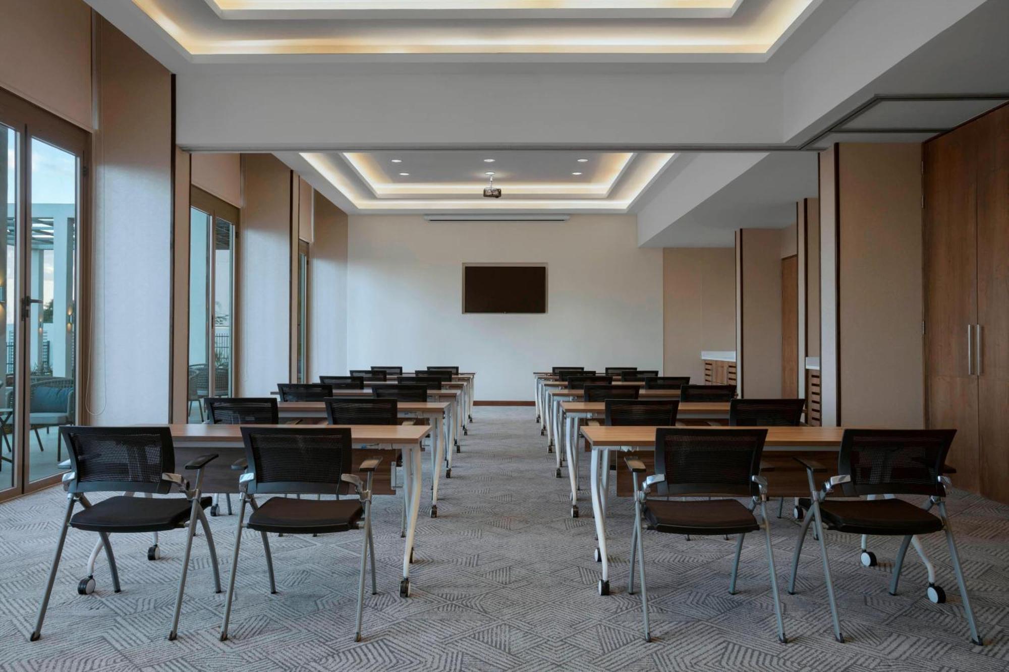 Four Points By Sheraton Airport Hotel