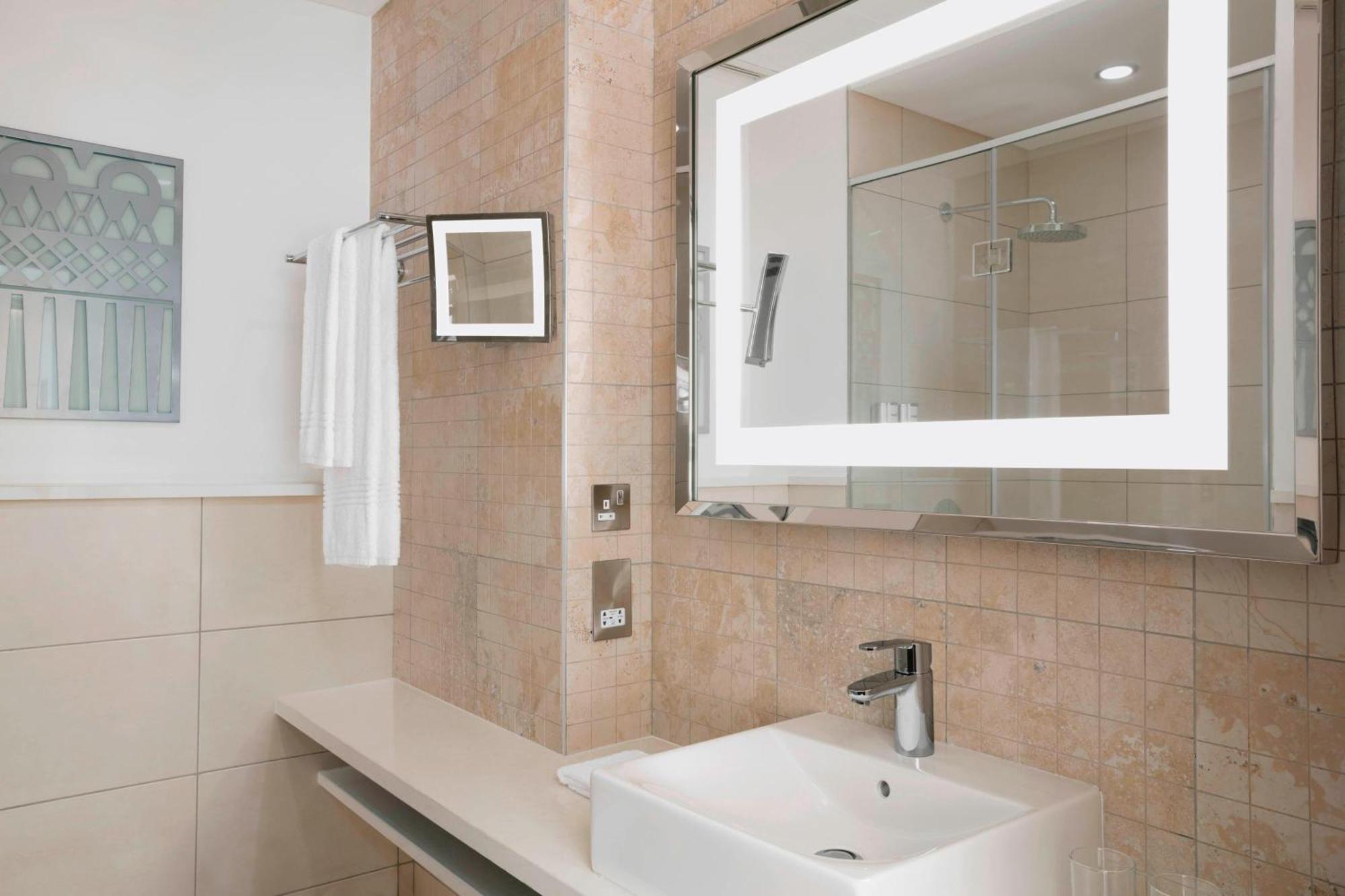 Hotel Four Points By Sheraton Airport