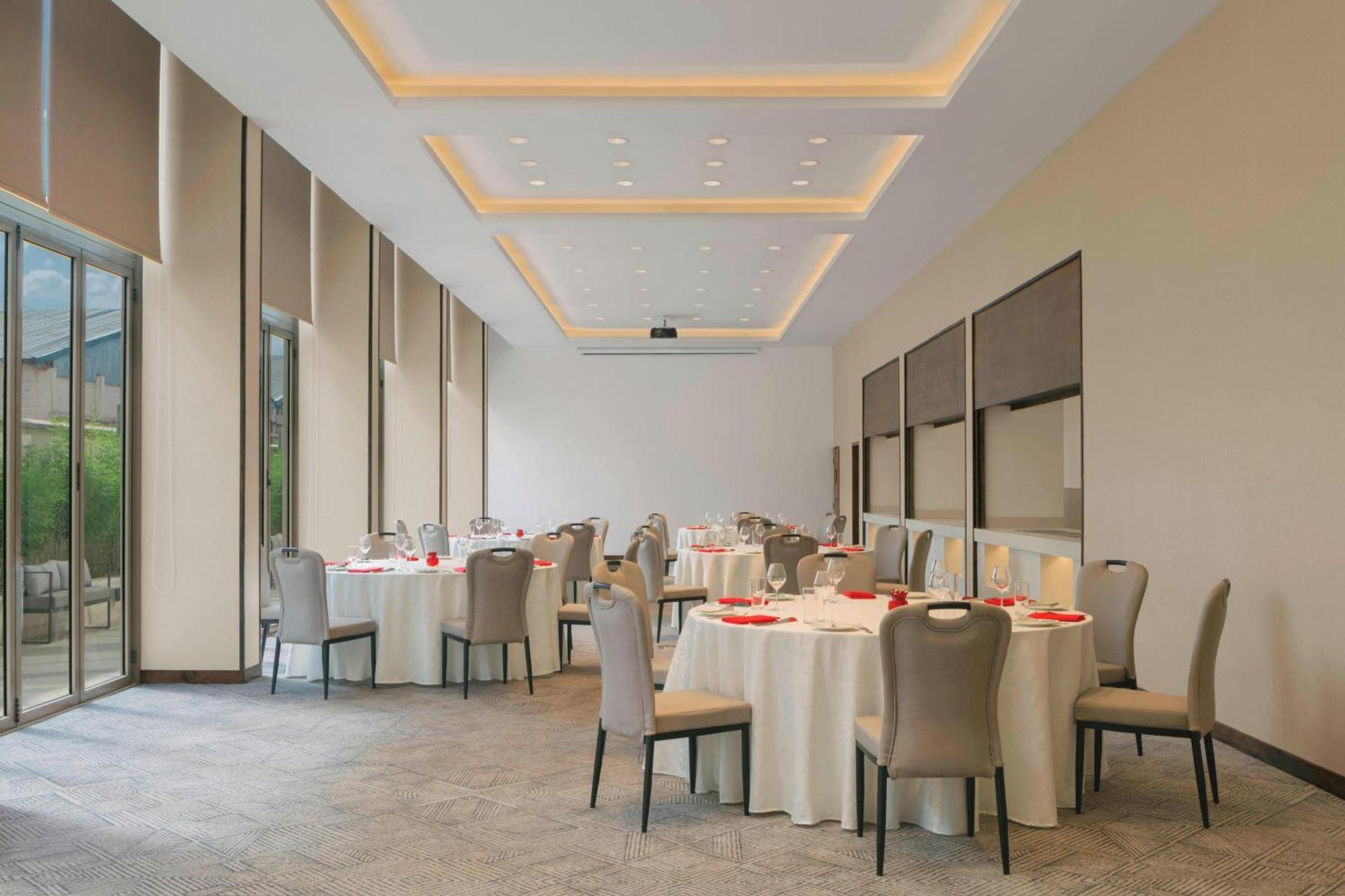 Hotel Four Points By Sheraton Airport 4*