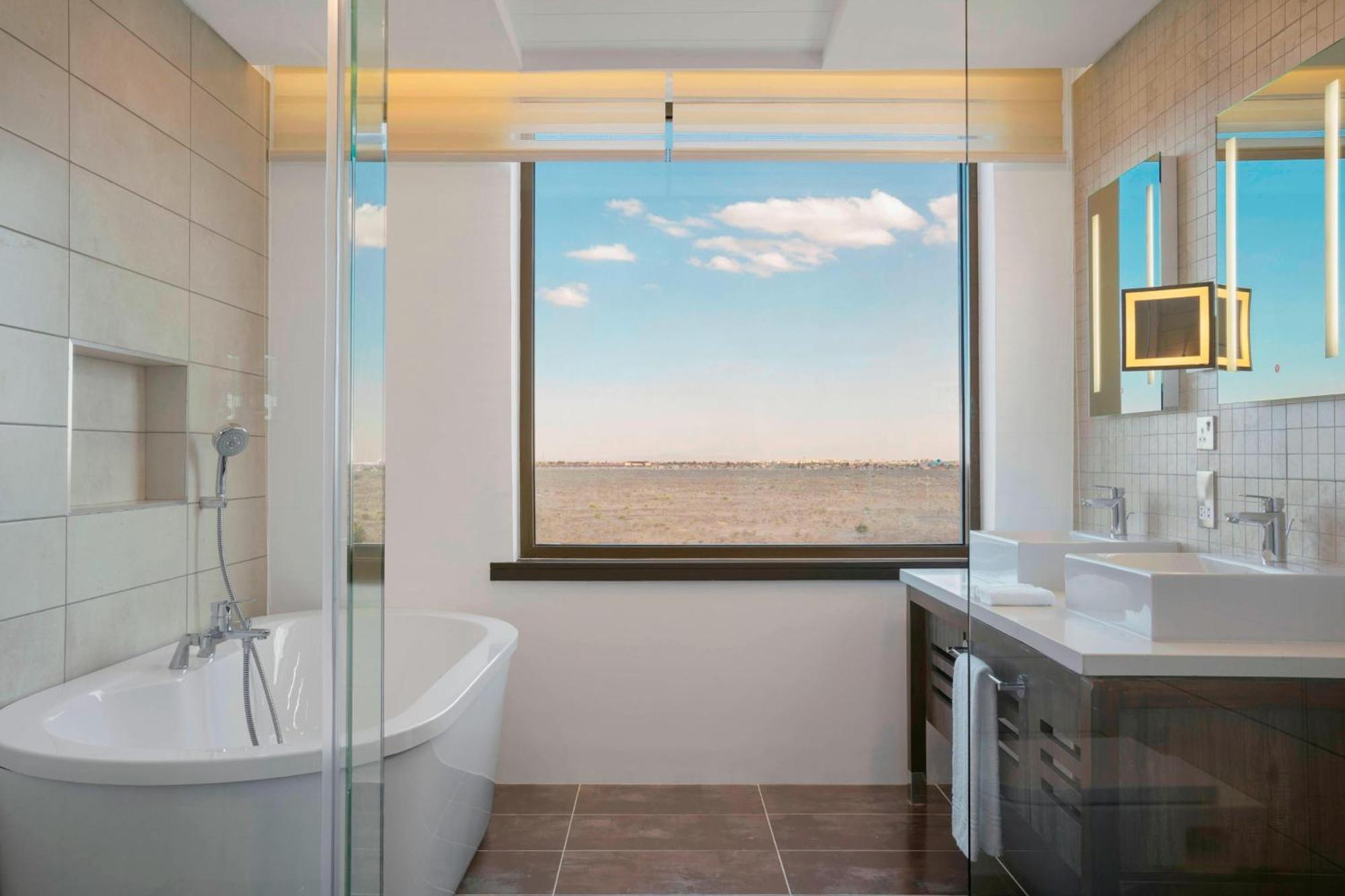 Four Points By Sheraton Airport Hotel 4*