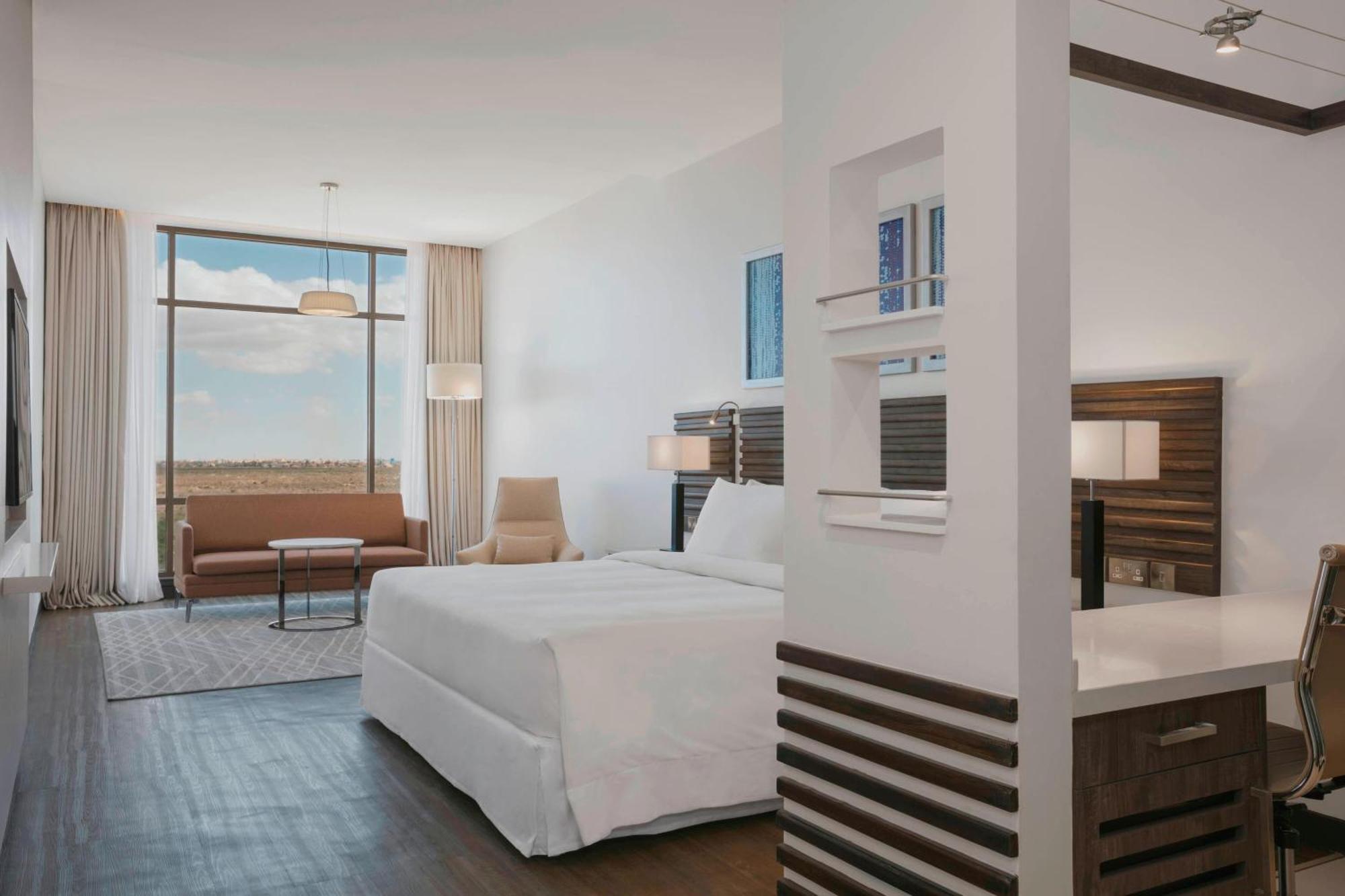 Hotel Four Points By Sheraton Airport 4*