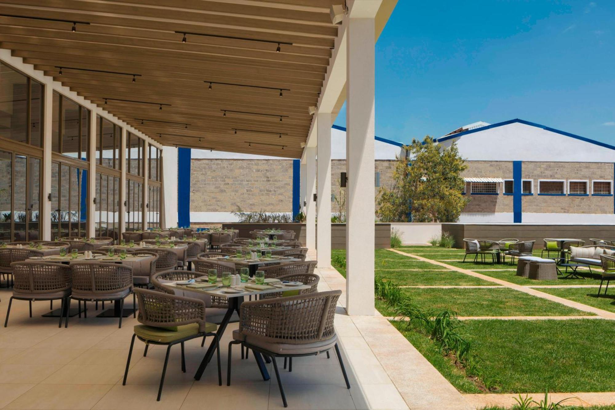 Four Points By Sheraton Airport Hotel 4*
