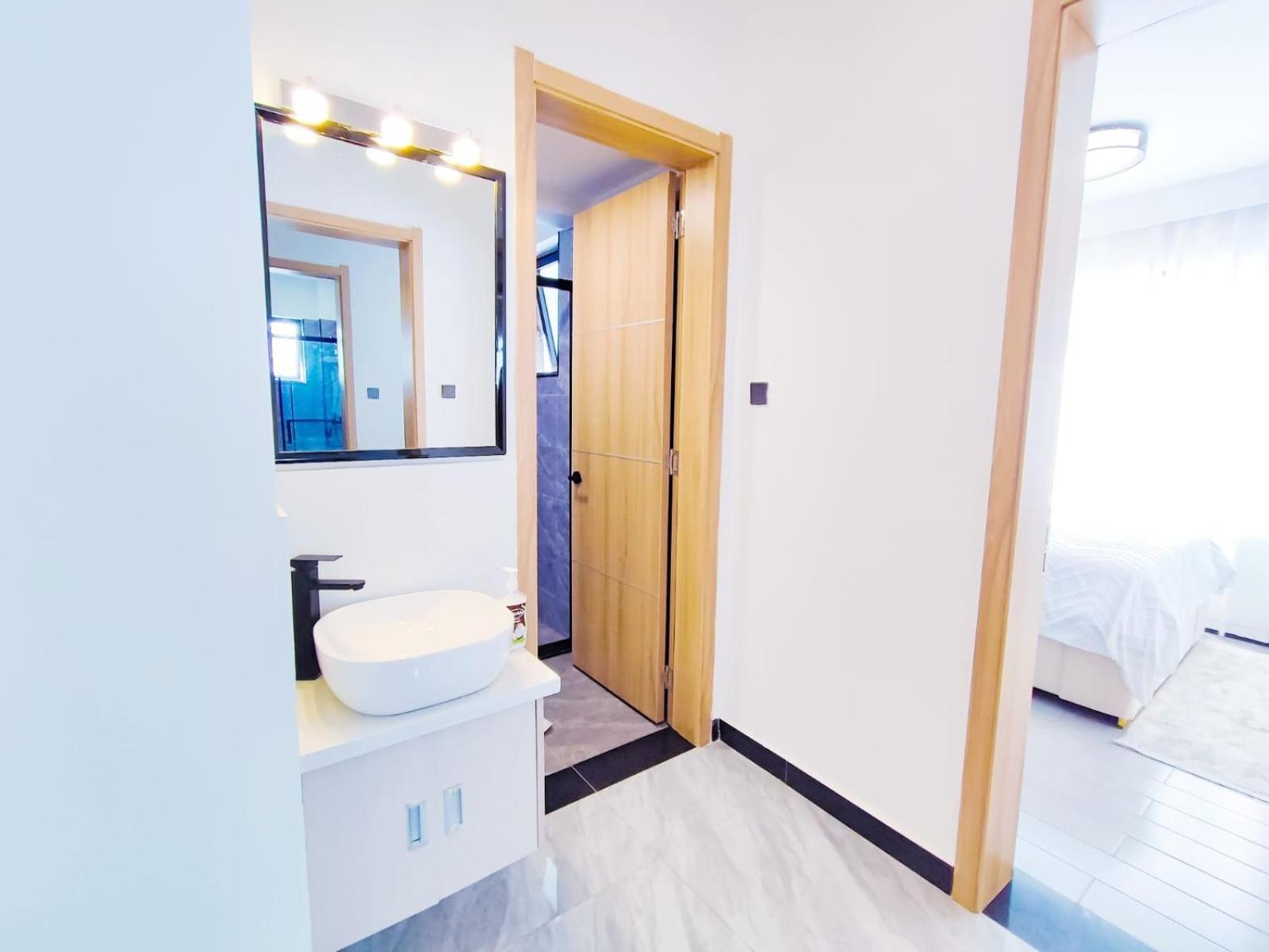 Elegant Classy With Swimming Pool ,fully Equipped Gym ,child Play Area And Close Proximity To Shopping Malls And Great Breathtaking Views * Nairobi