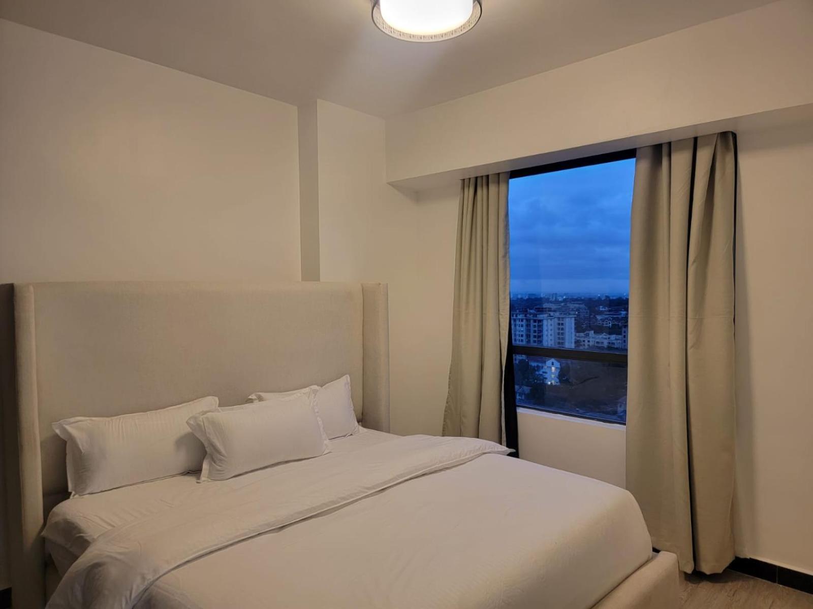 Apartment Elegant Classy With Swimming Pool ,fully Equipped Gym ,child Play Area And Close Proximity To Shopping Malls And Great Breathtaking Views