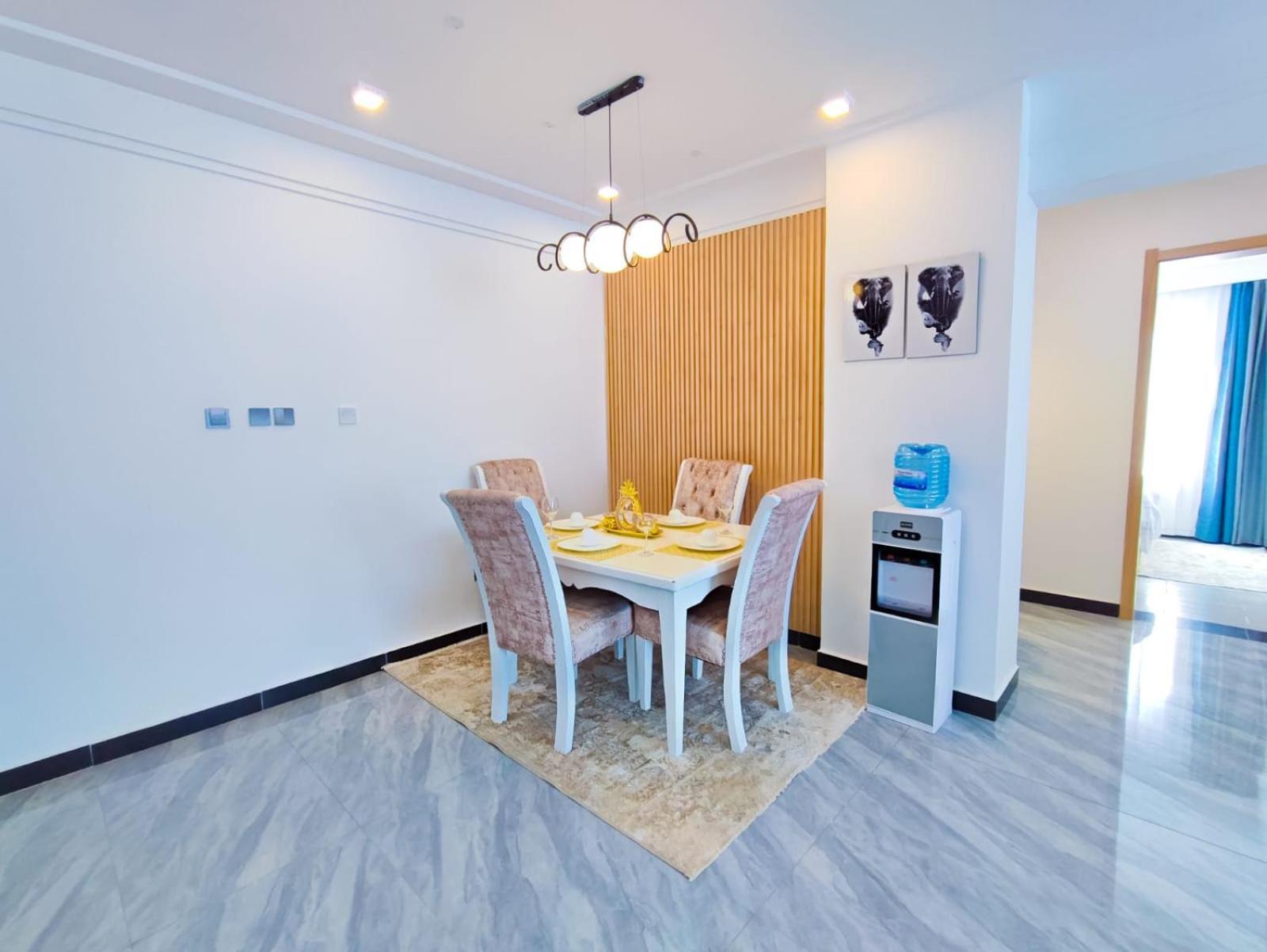 Elegant Classy With Swimming Pool ,fully Equipped Gym ,child Play Area And Close Proximity To Shopping Malls And Great Breathtaking Views *
