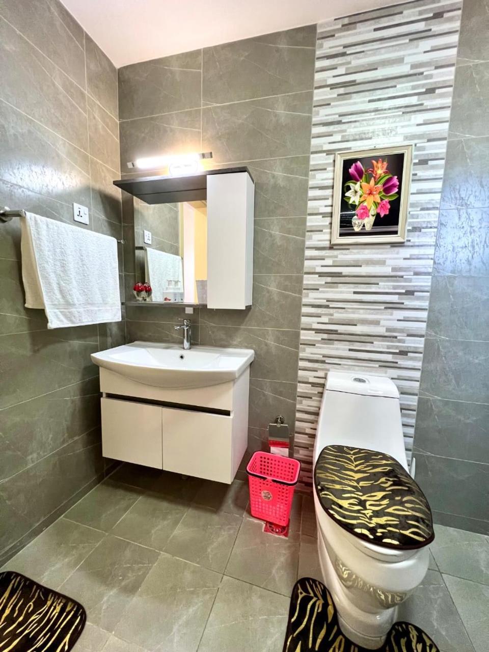 Apartment Modern Retreat With Breathtaking Views Heated Swimming Pool ,gym And Ample Parking Nairobi