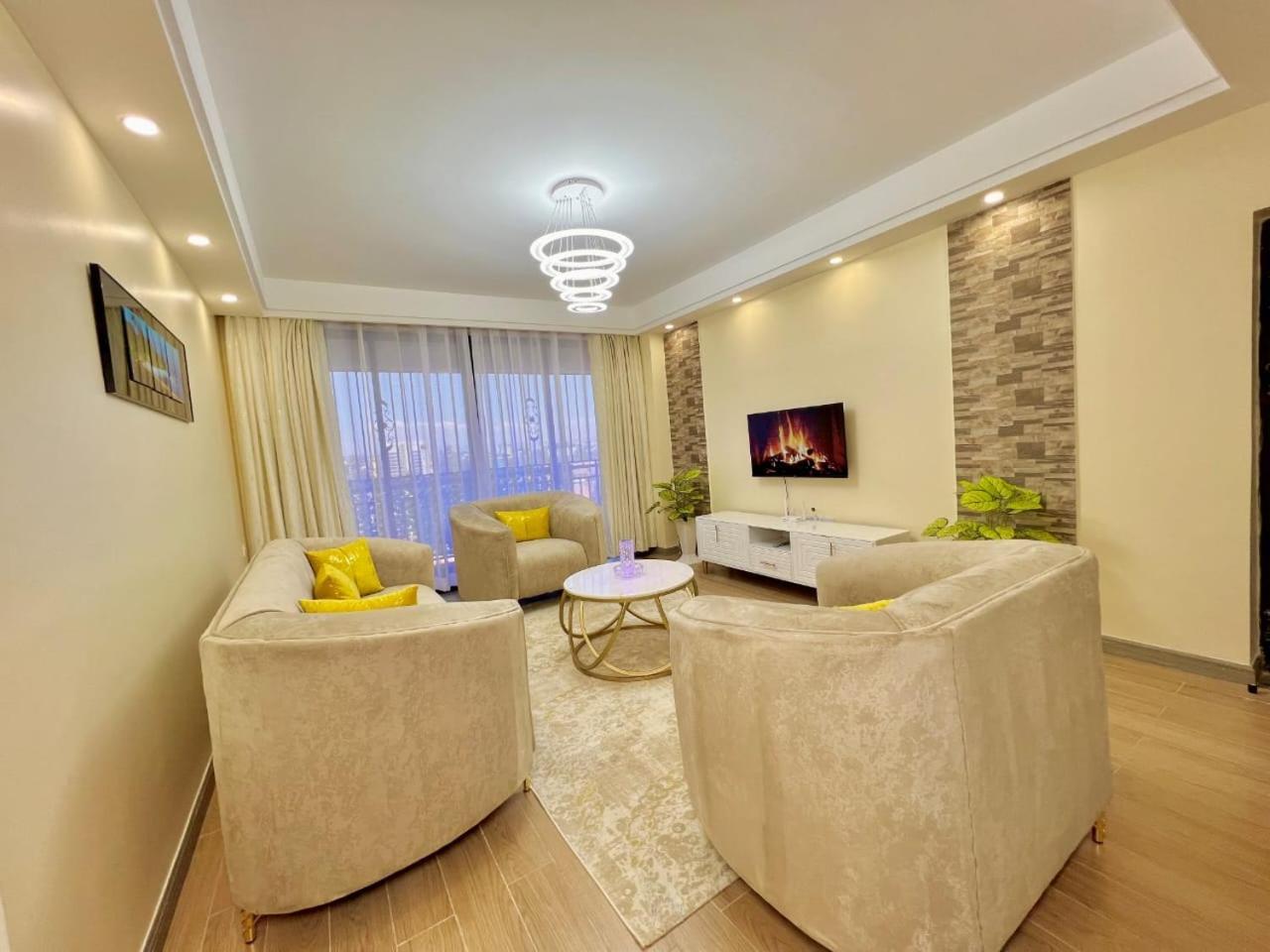 Modern Retreat With Breathtaking Views Heated Swimming Pool ,gym And Ample Parking *