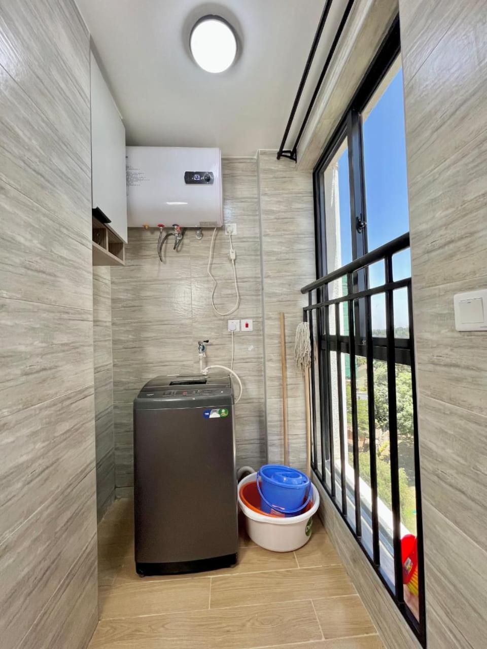 Modern Retreat With Breathtaking Views Heated Swimming Pool ,gym And Ample Parking Apartment *