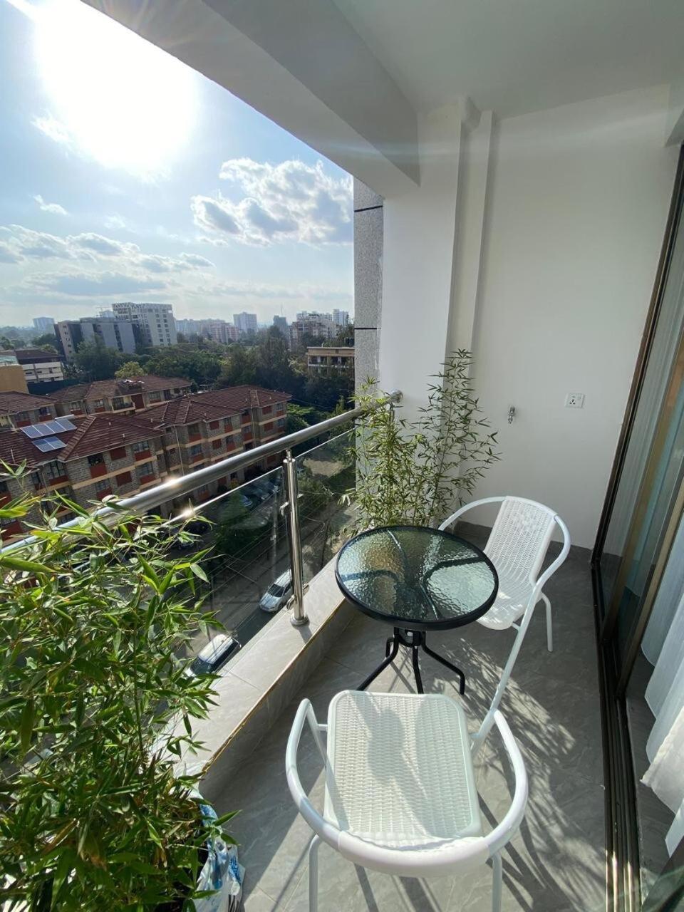 Queen Bed,wifi,smart Tv,city View - Bamboo Balcony Apartment