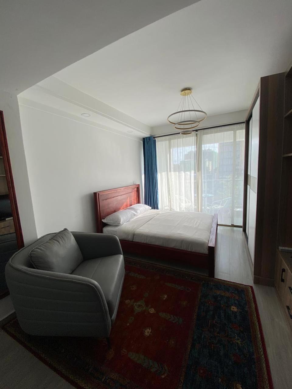 Queen Bed,wifi,smart Tv,city View - Bamboo Balcony