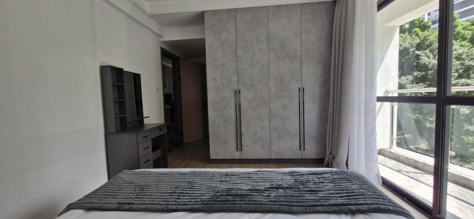 Stylish 2 Bedroom Serviced With Study, Your Urban Retreat
