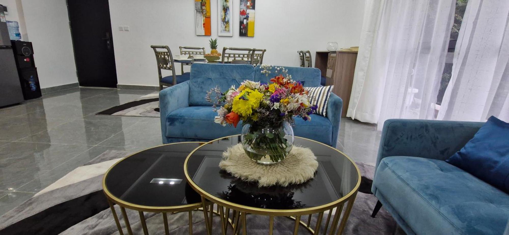 Apartment Stylish 2 Bedroom Serviced With Study, Your Urban Retreat *