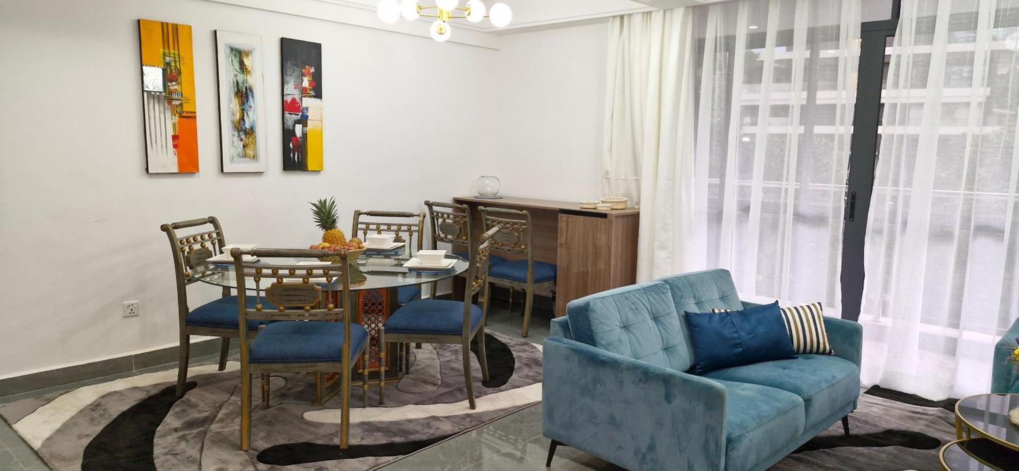 Stylish 2 Bedroom Serviced With Study, Your Urban Retreat *