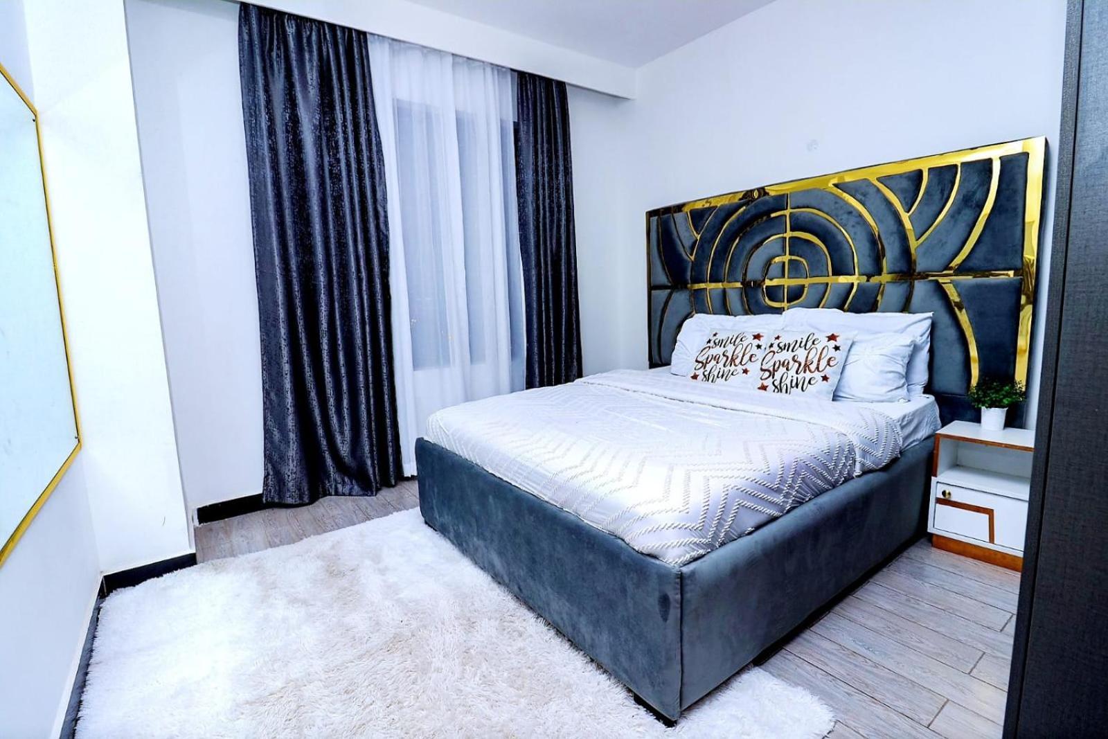 Regal Retreat Two Bedroom With Heated Swimming Pool Fully Equipped Gym Ample Parking Space And Amazing Views *
