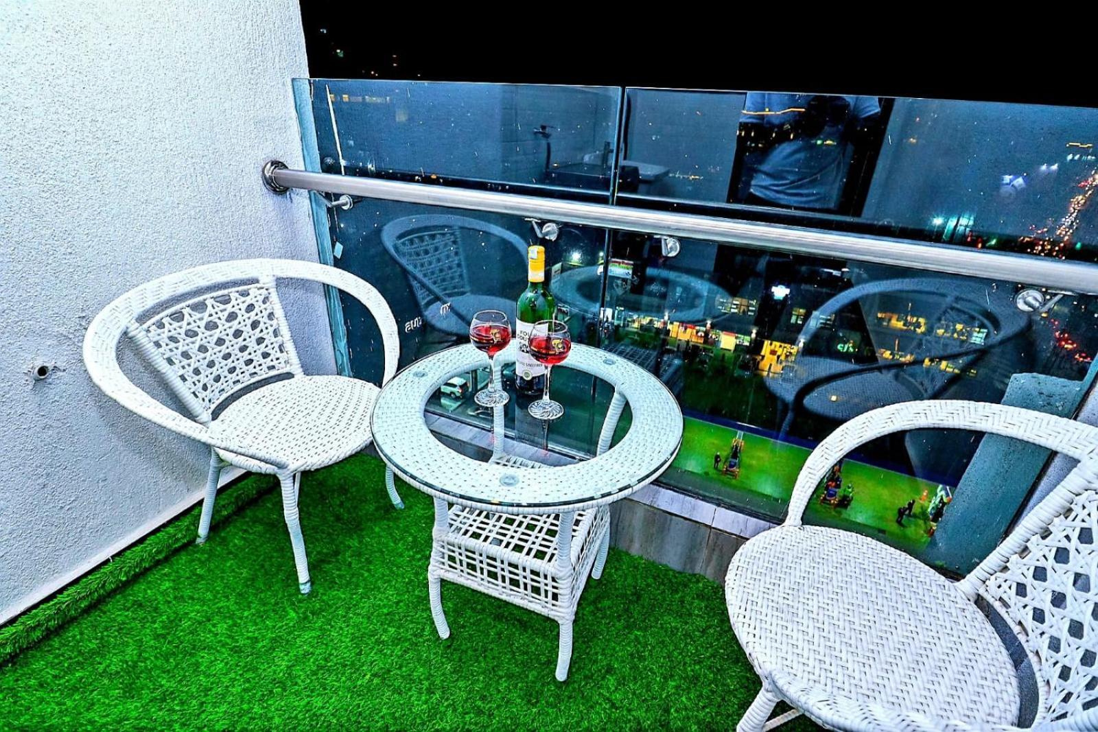 Regal Retreat Two Bedroom With Heated Swimming Pool Fully Equipped Gym Ample Parking Space And Amazing Views Apartment