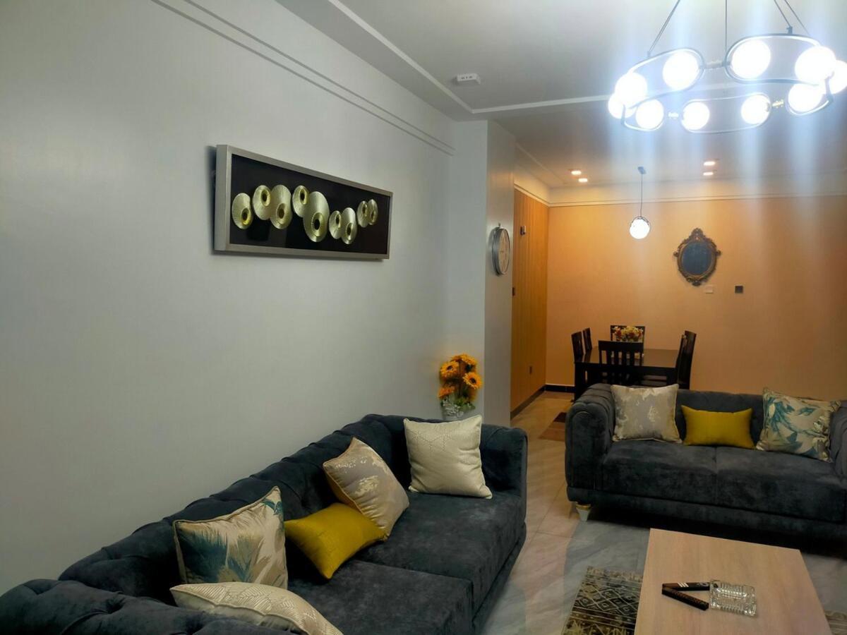 Cozy 2 Bedroom Apartment *