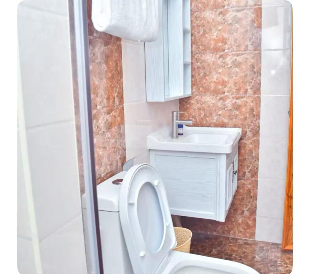 Cozy Away From Two Bedroom Apartment *