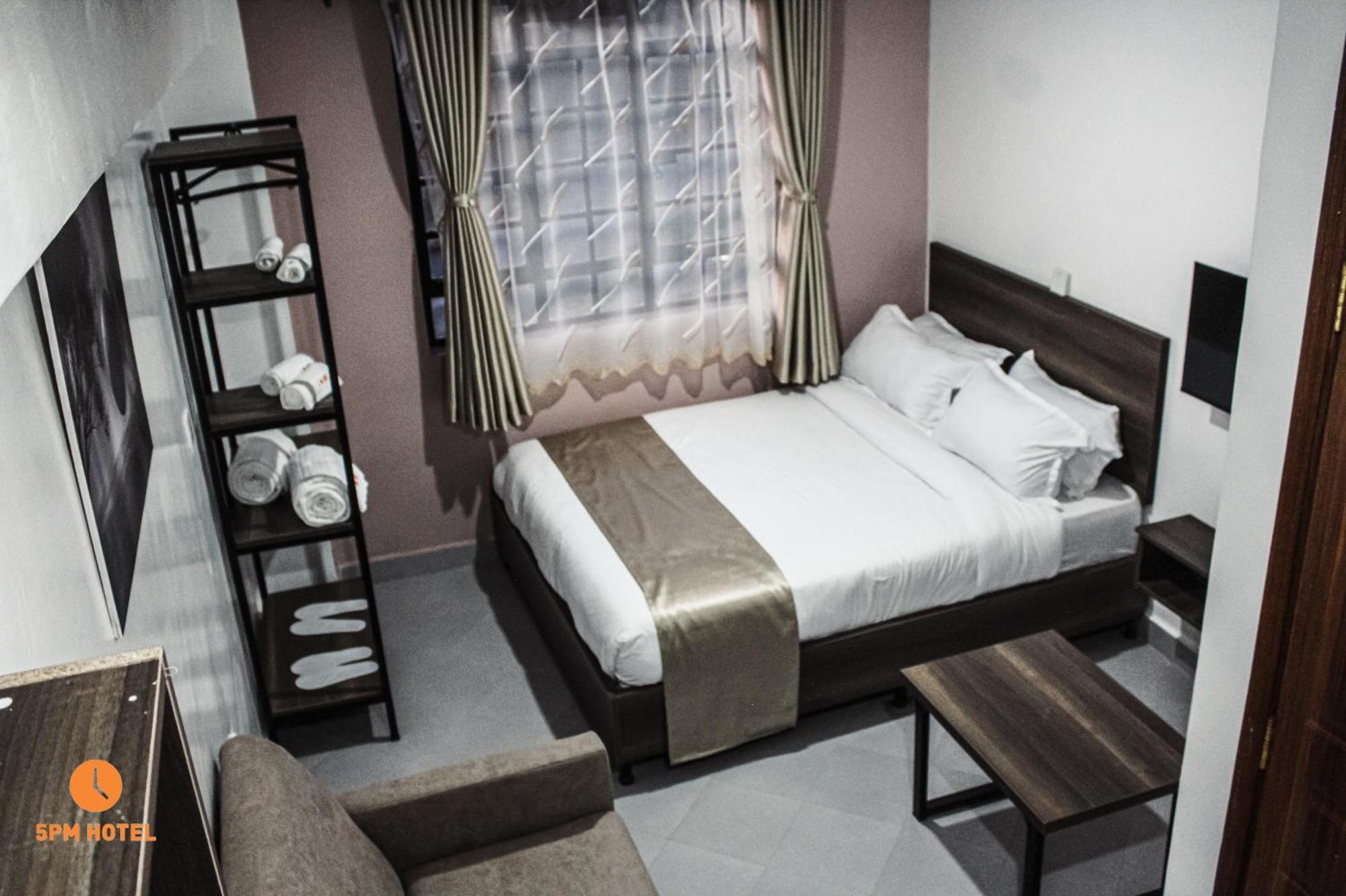 Hotel 5 Pm