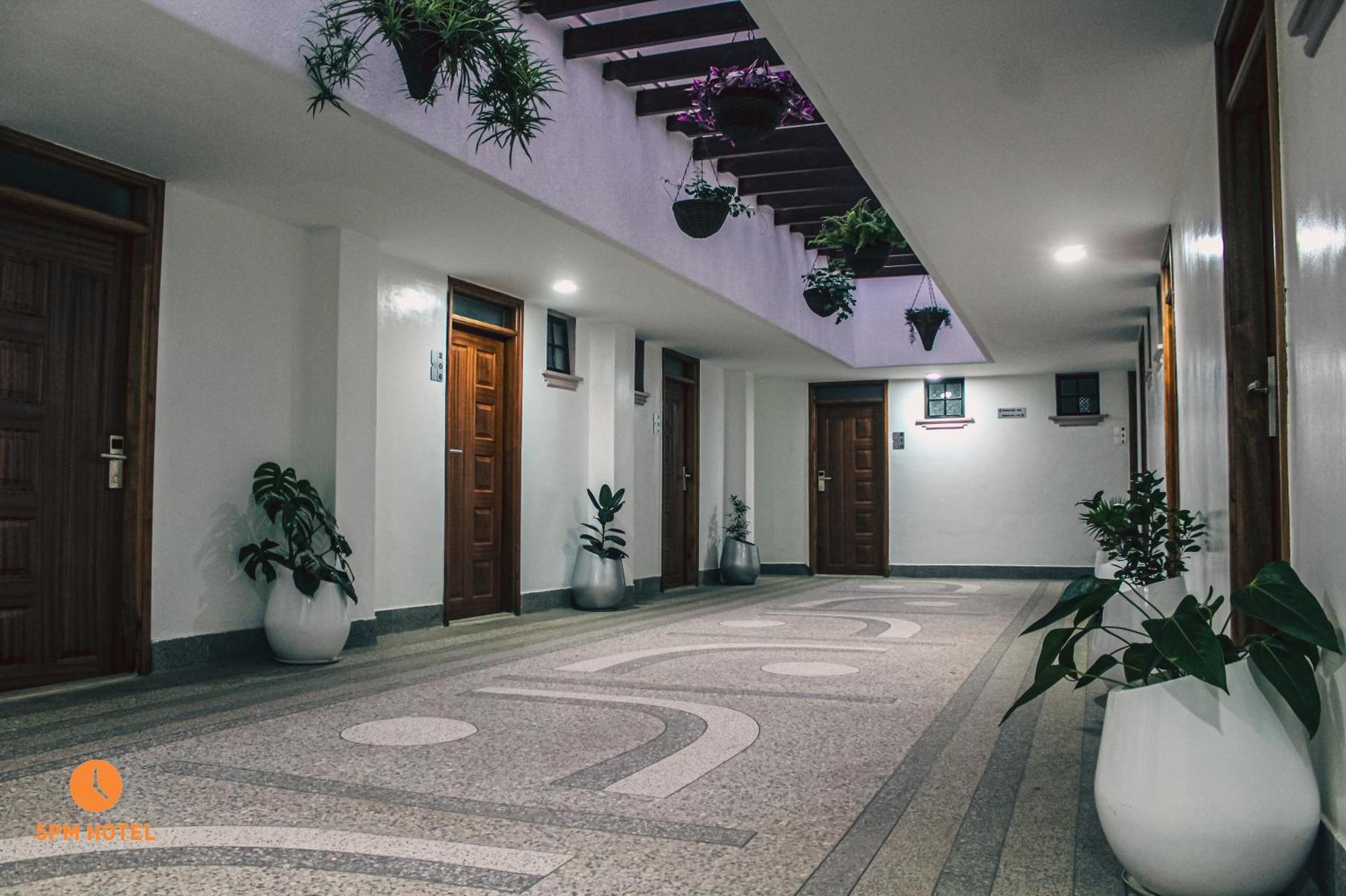 Hotel 5 Pm *