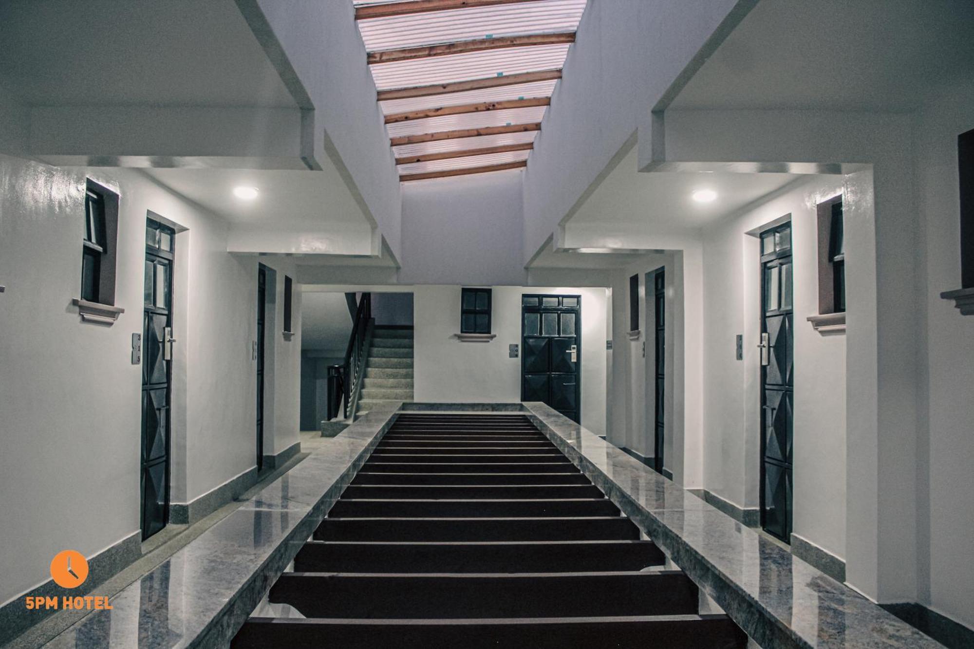 5 Pm Hotel