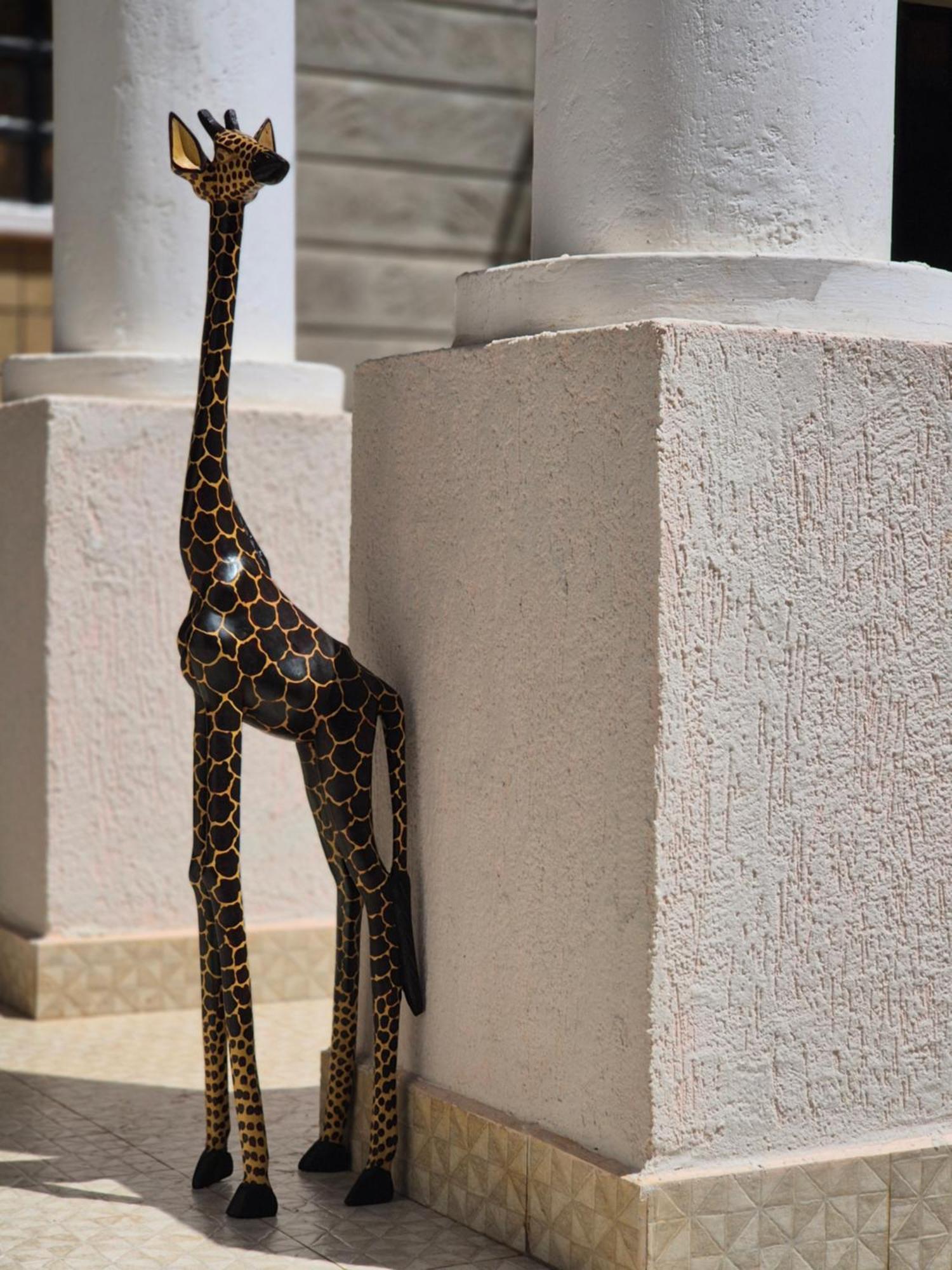 Teresita Karen-giraffe Site *
