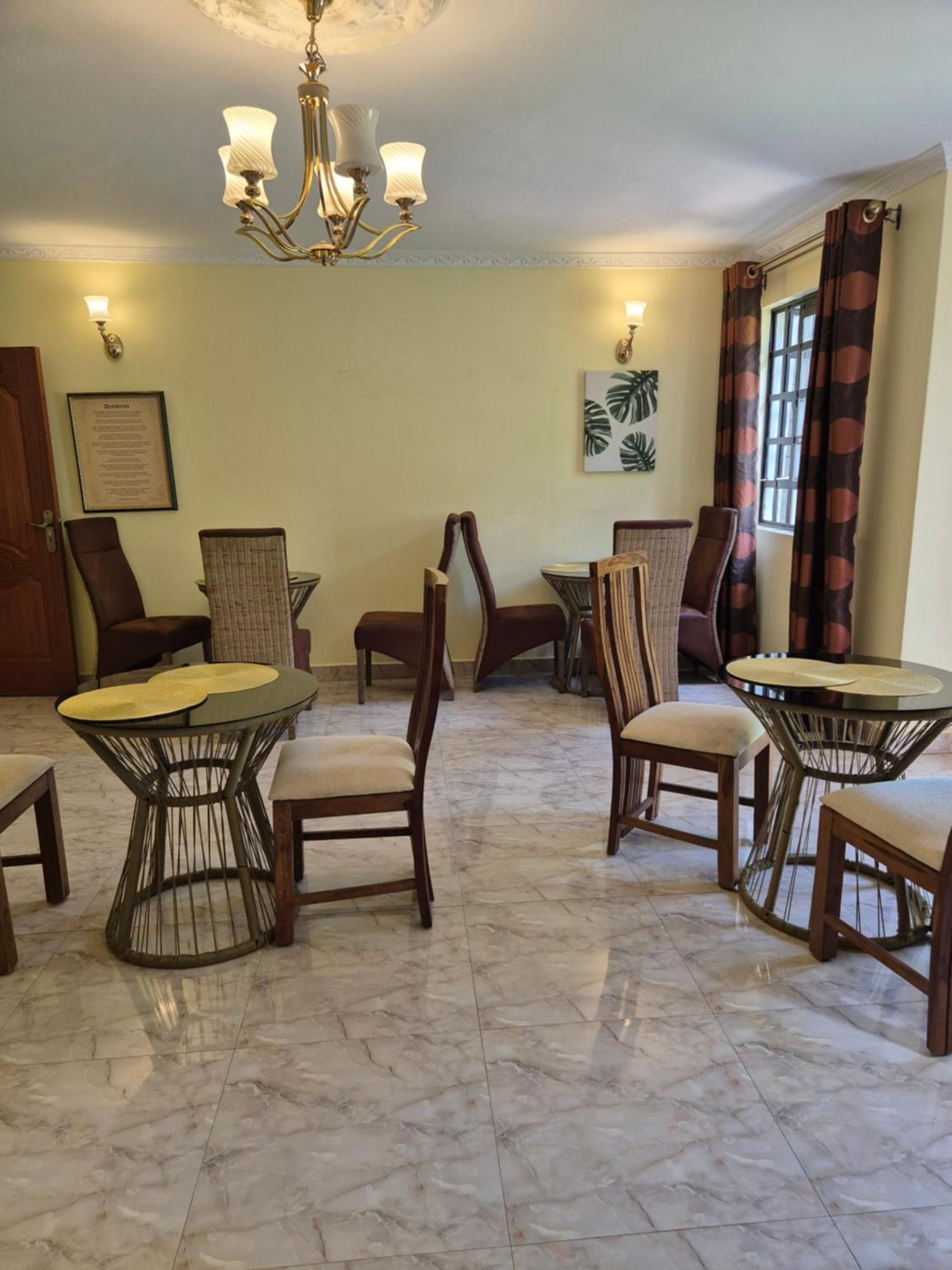 Teresita Karen-giraffe Site Homestay Nairobi