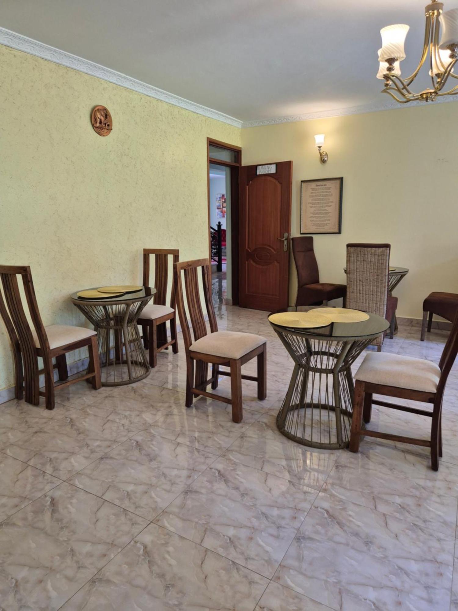 Teresita Karen-giraffe Site Homestay