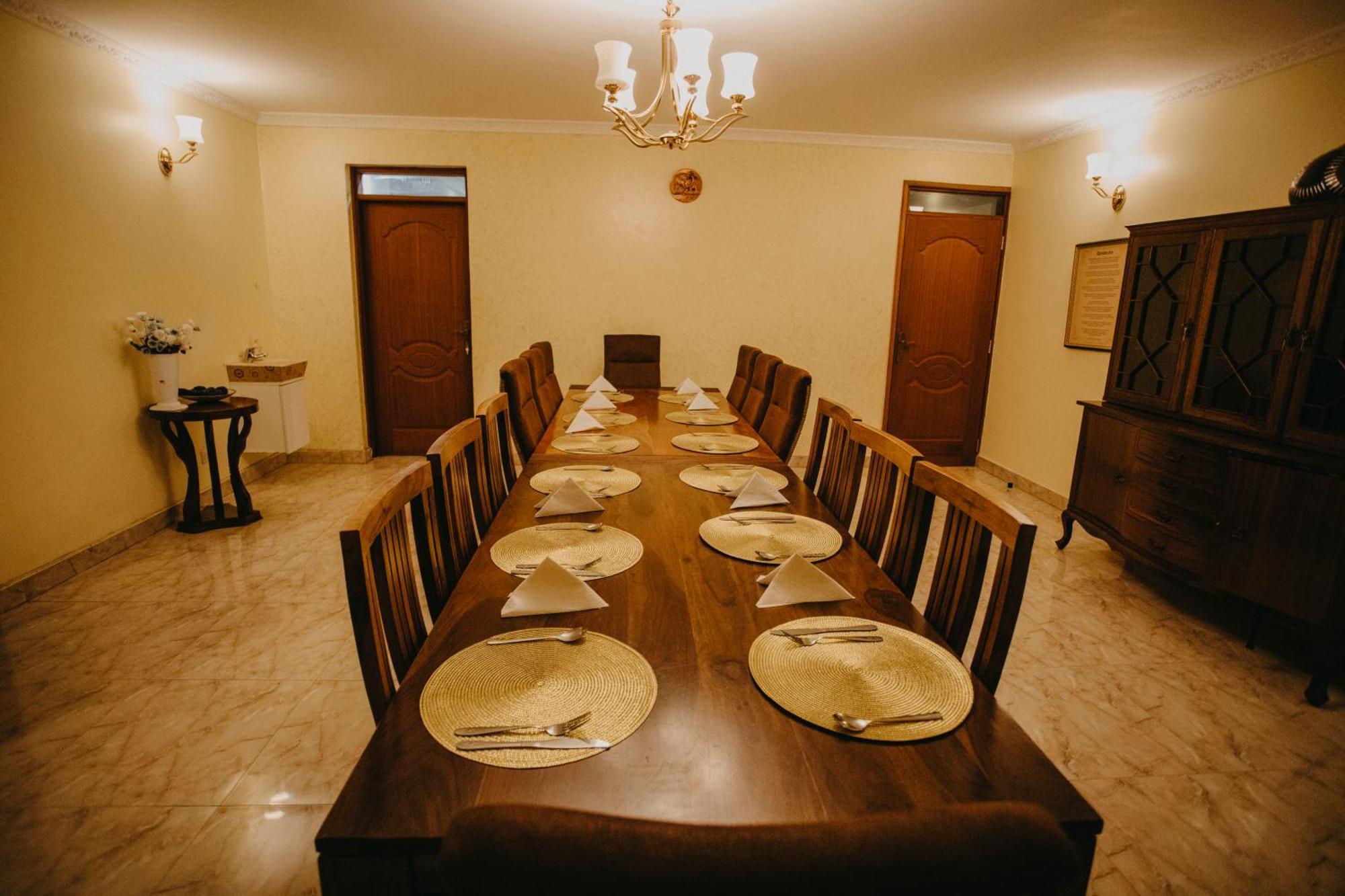 Teresita Karen-giraffe Site Homestay *