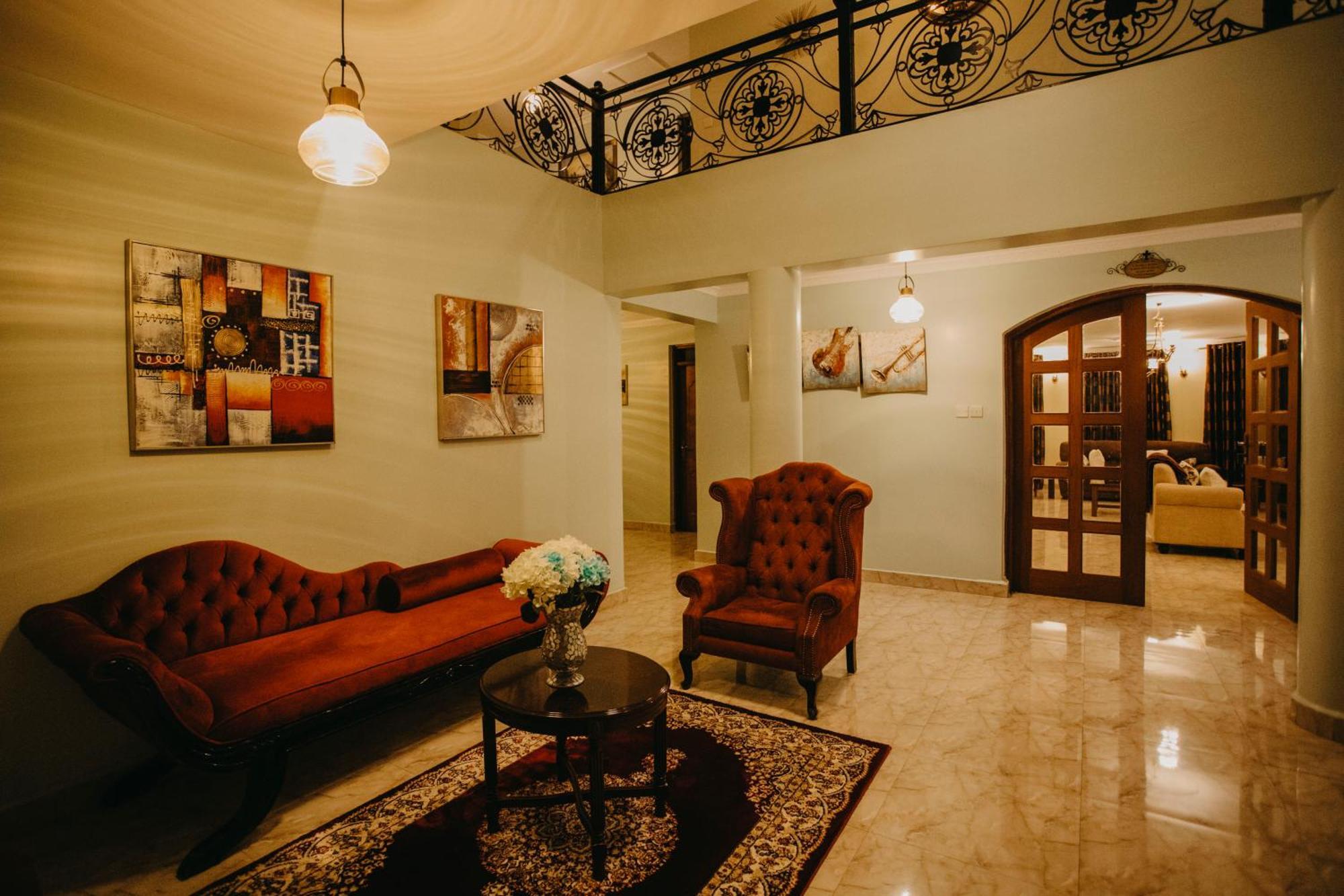 Teresita Karen-giraffe Site Homestay