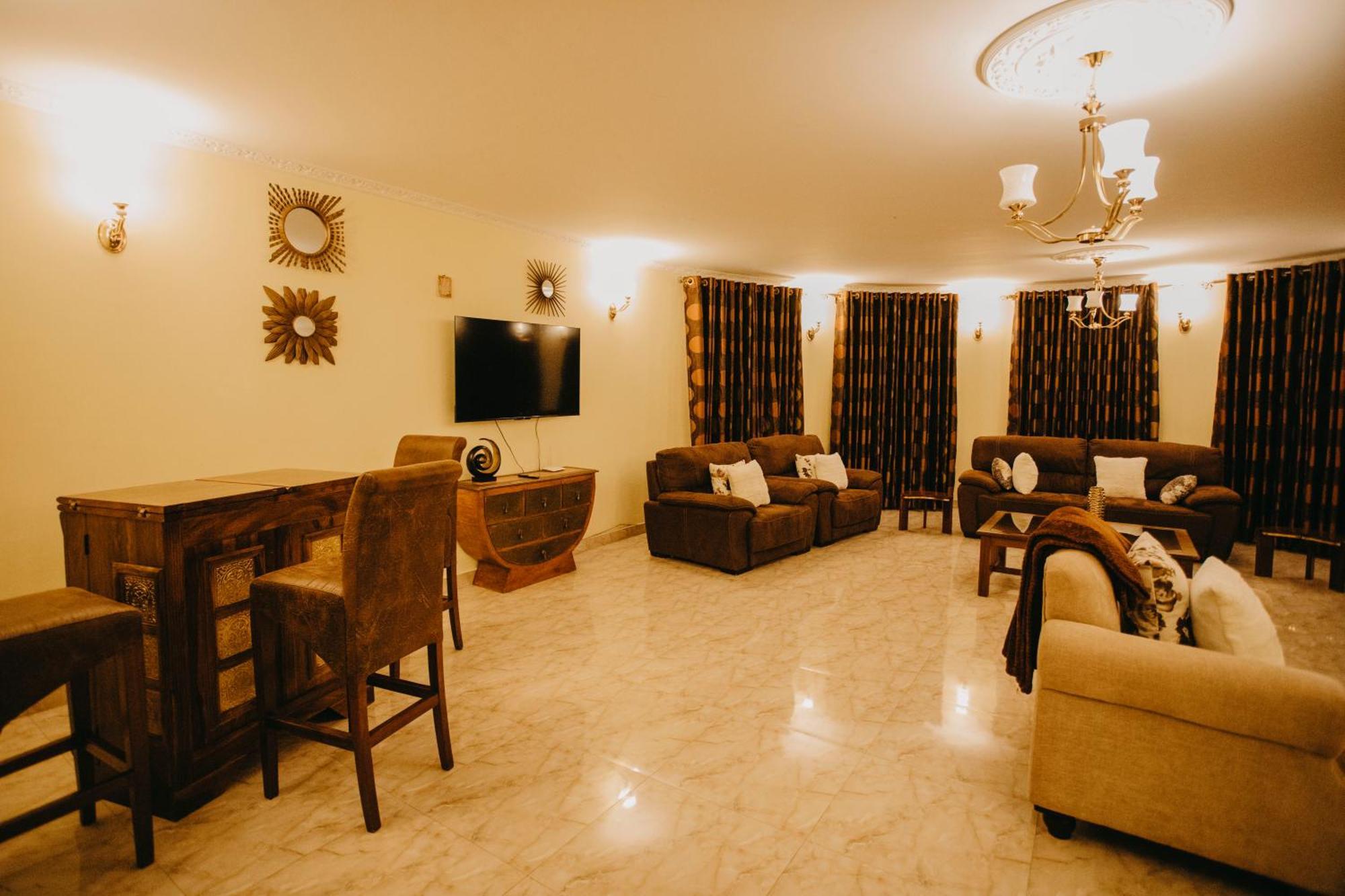 Teresita Karen-giraffe Site Homestay *